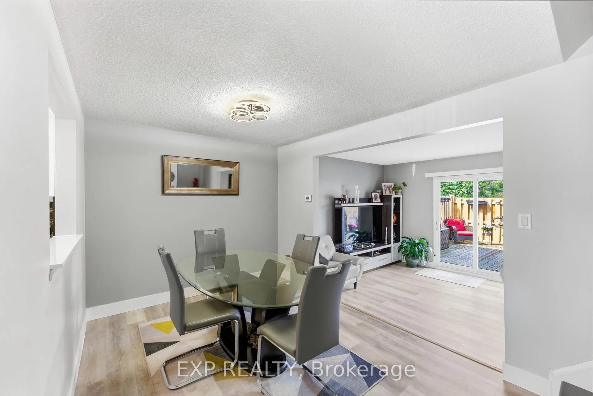 Photo 4 of 6767 Thorold Stone Road, Niagara Falls, Stamford — HOMEH