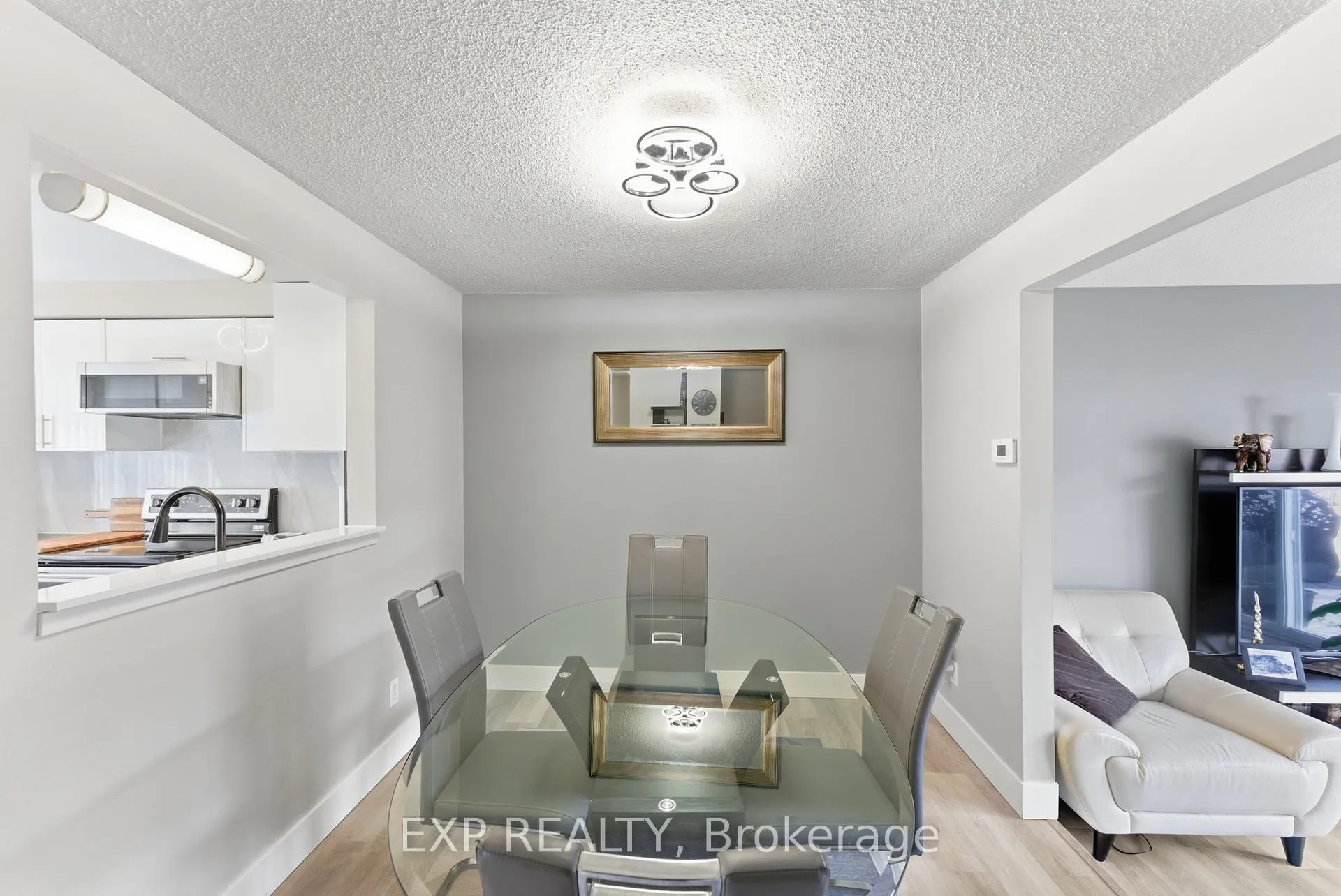 Photo 6 of 6767 Thorold Stone Road, Niagara Falls, Stamford — HOMEH