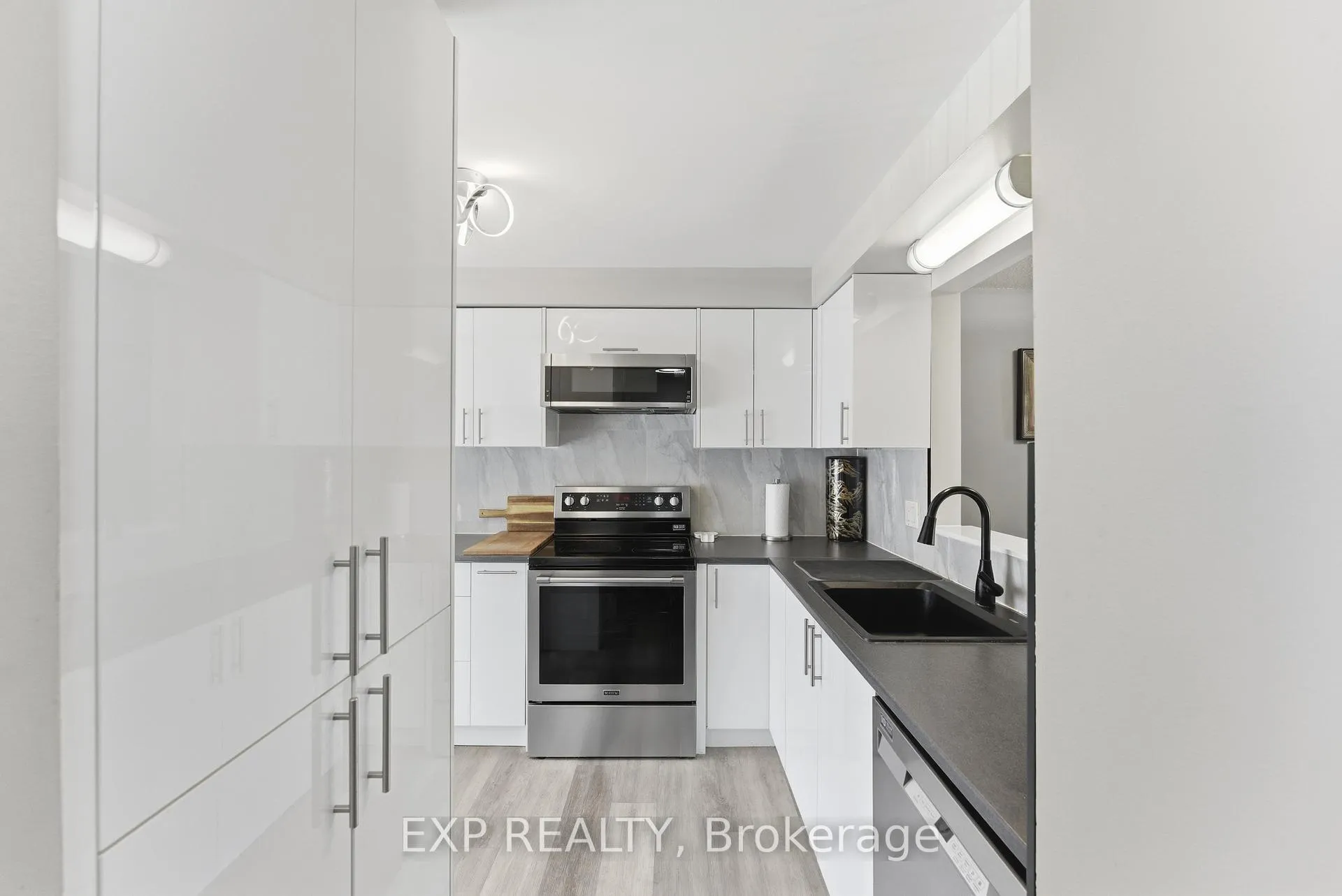 Photo 10 of 6767 Thorold Stone Road, Niagara Falls, Stamford — HOMEH