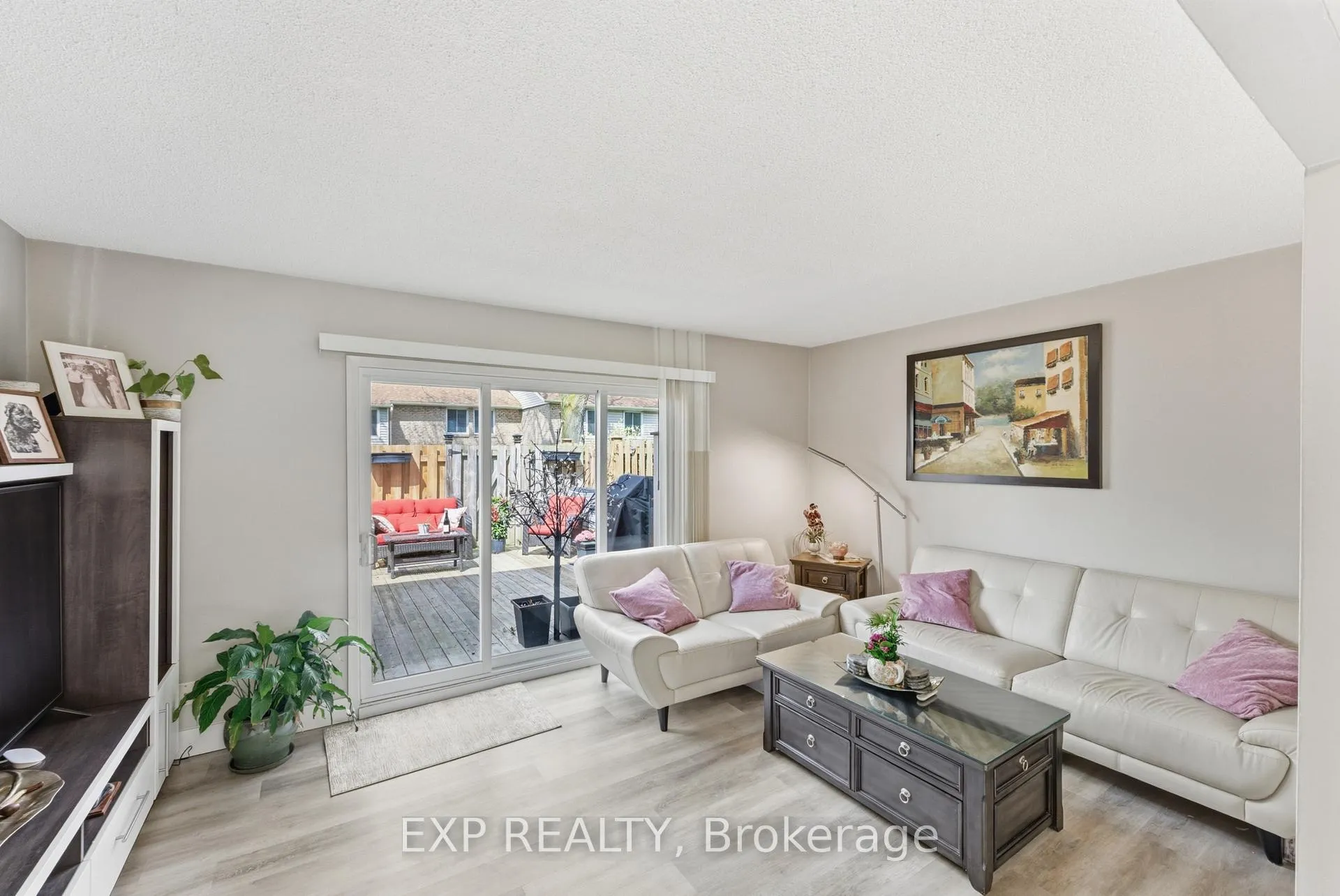 Photo 17 of 6767 Thorold Stone Road, Niagara Falls, Stamford — HOMEH