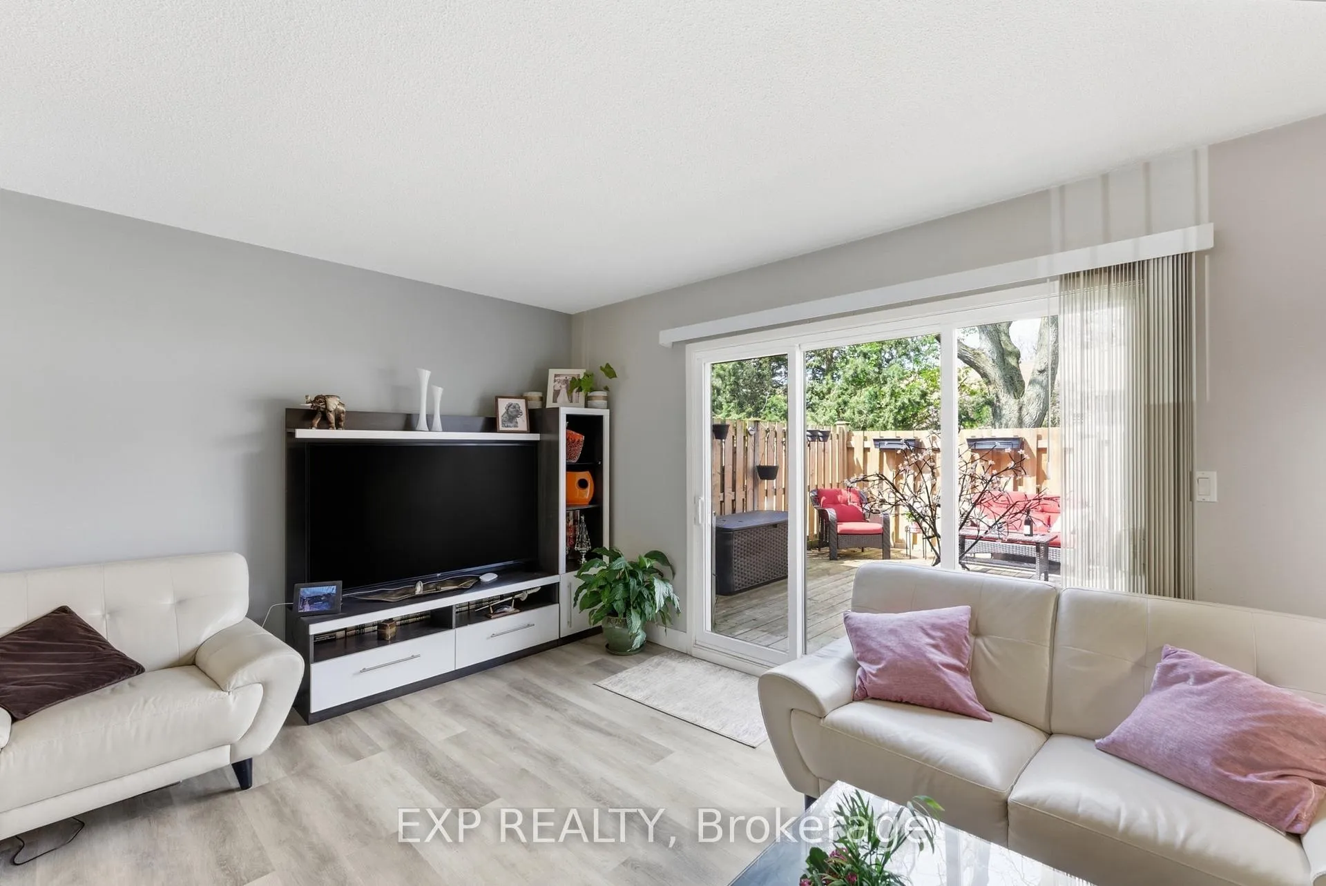 Photo 18 of 6767 Thorold Stone Road, Niagara Falls, Stamford — HOMEH