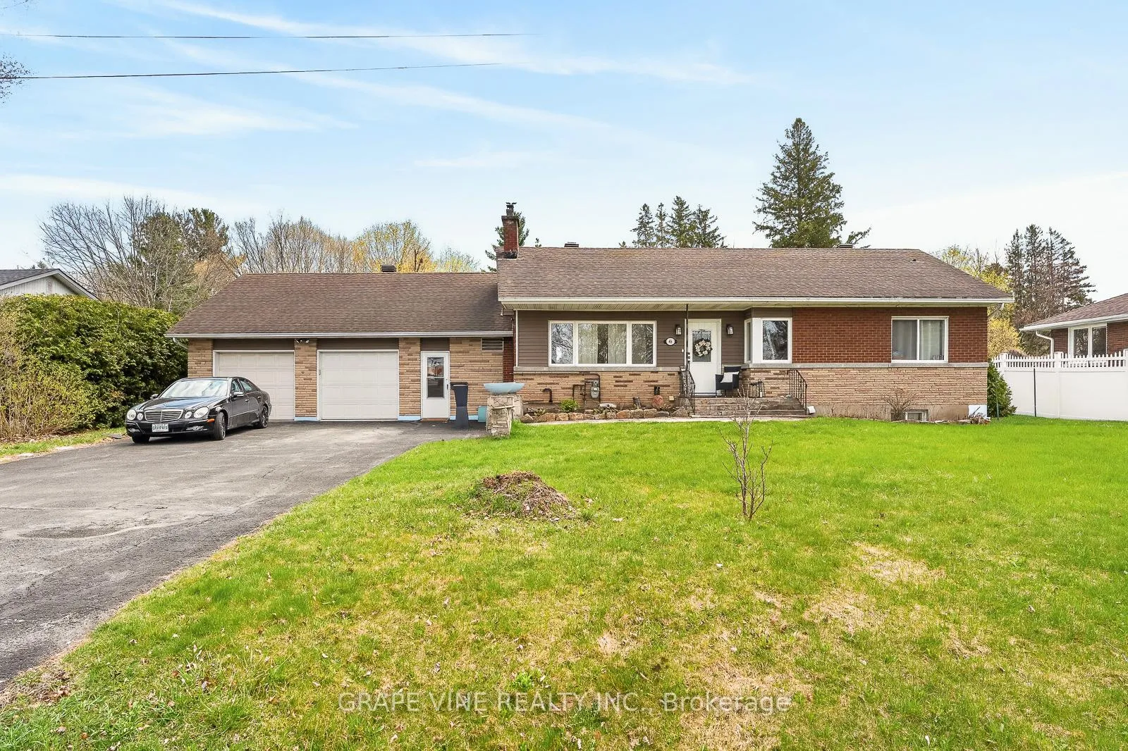 Photo 2 of 46 Macfarlane Road, Ottawa, Pineglen/Country Place — HOMEH