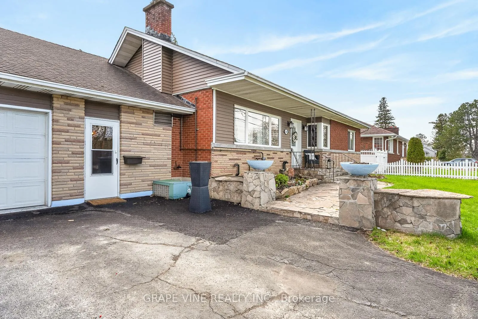 Photo 3 of 46 Macfarlane Road, Ottawa, Pineglen/Country Place — HOMEH