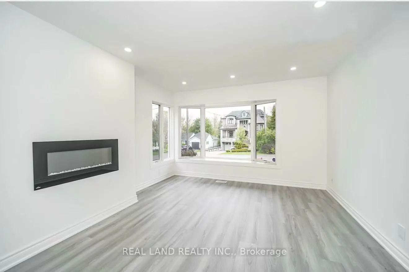 Photo 5 of 133 Hillview Road, Aurora, Aurora Village — HOMEH