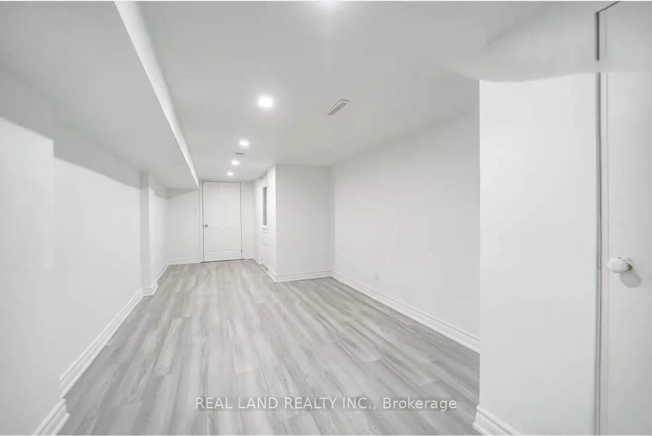 Photo 8 of 133 Hillview Road, Aurora, Aurora Village — HOMEH