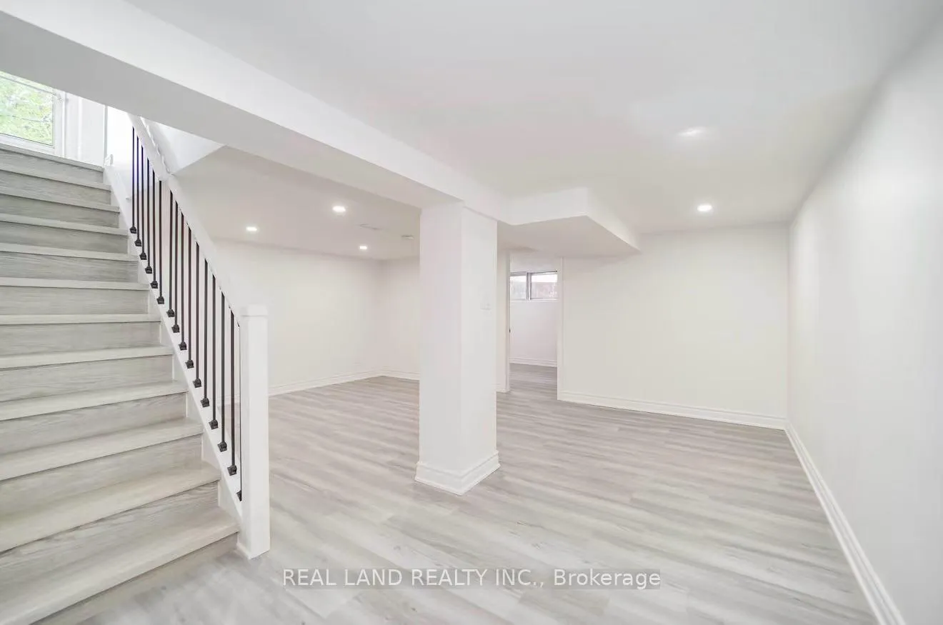 Photo 9 of 133 Hillview Road, Aurora, Aurora Village — HOMEH