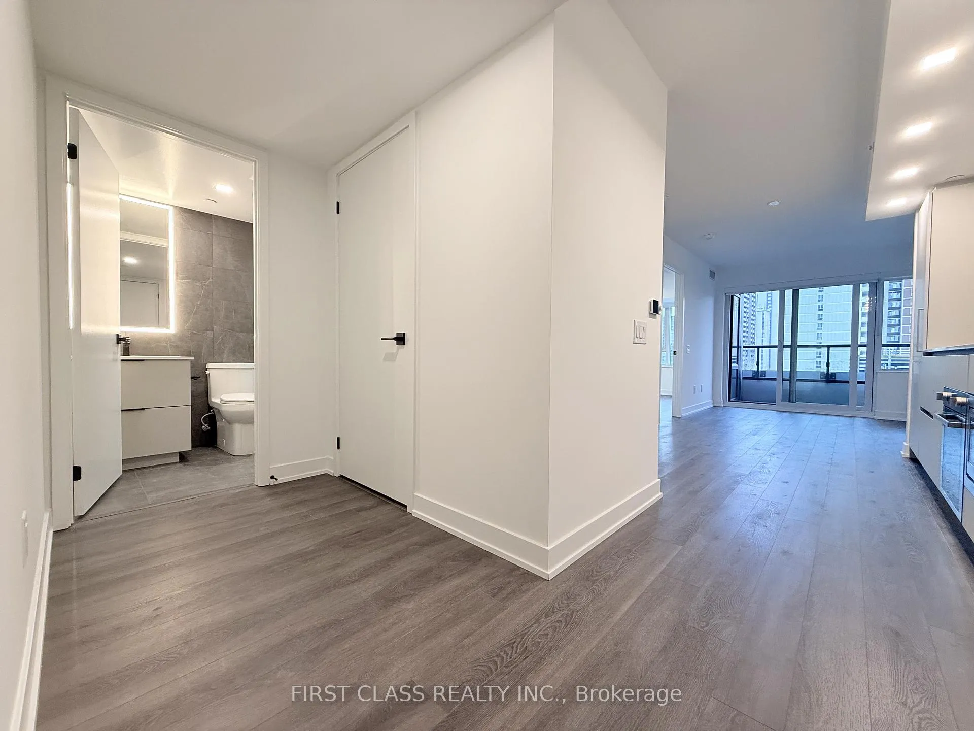 Photo 3 of Unit 701, 609 Sherbourne Street, Toronto, North St. James Town — HOMEH