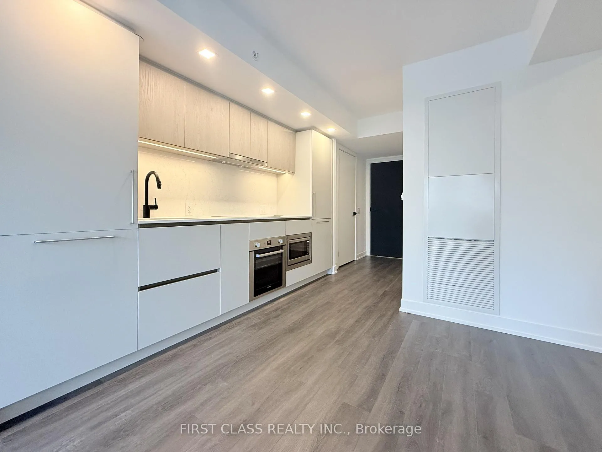 Photo 10 of Unit 701, 609 Sherbourne Street, Toronto, North St. James Town — HOMEH