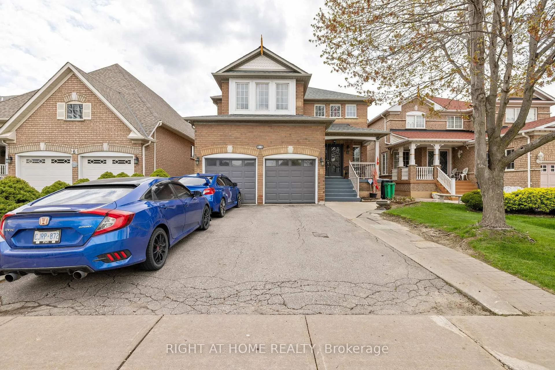 Front of 8 Fletchers Creek Boulevard