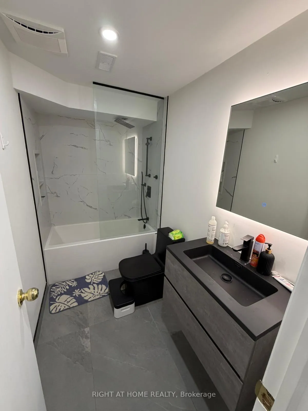 Photo 5 of Unit Lower, 18 Wroxeter Avenue, Toronto, North Riverdale — HOMEH