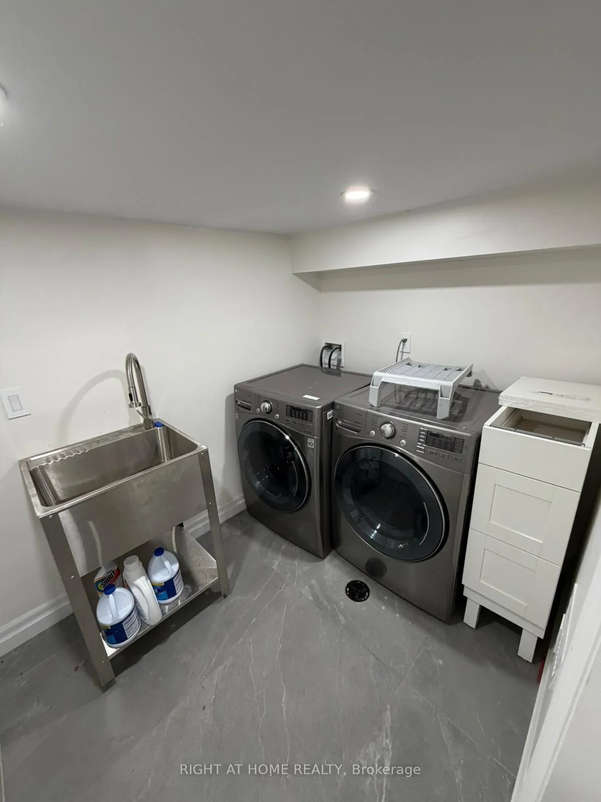 Photo 8 of Unit Lower, 18 Wroxeter Avenue, Toronto, North Riverdale — HOMEH