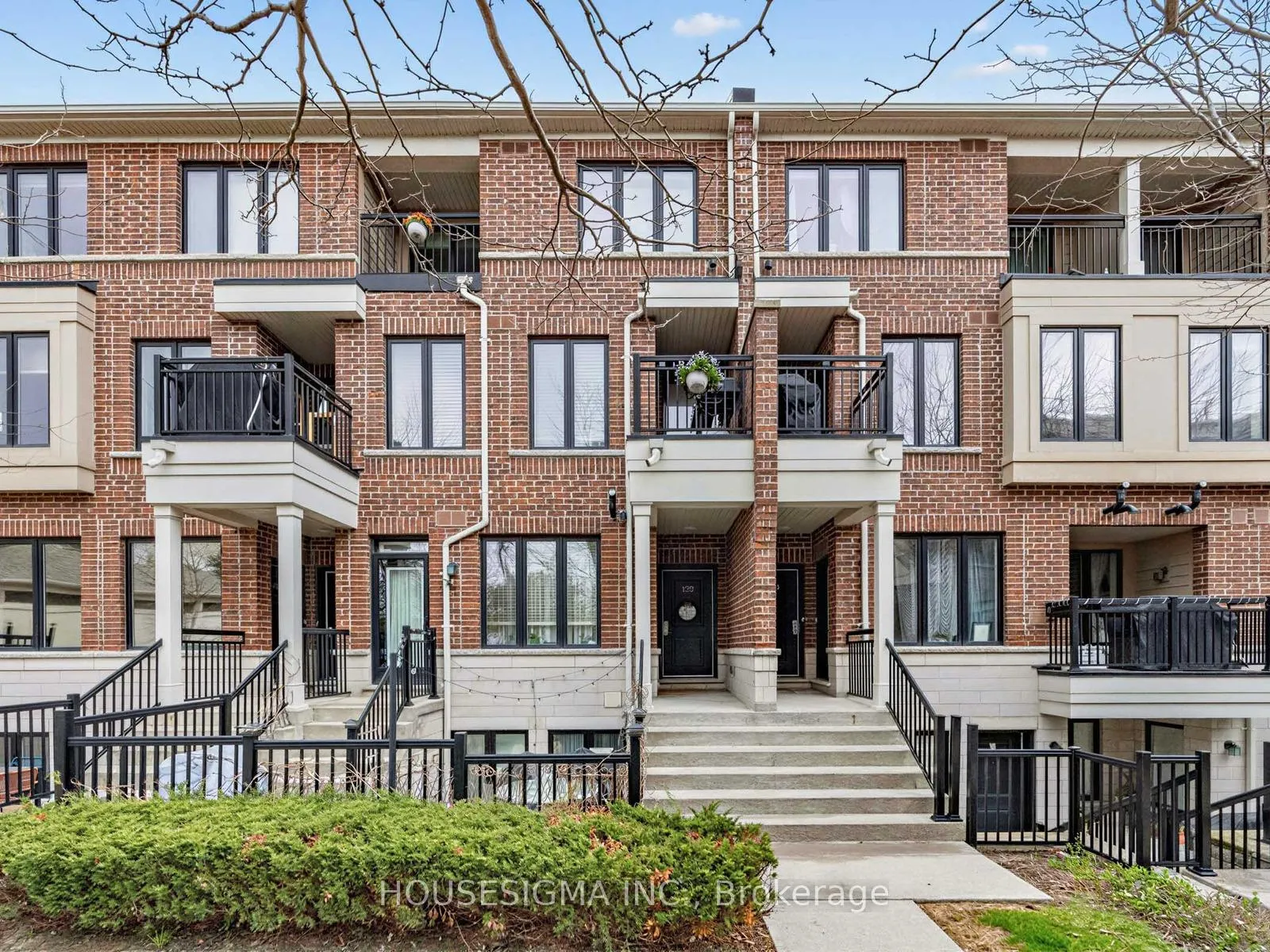 Photo 4 of Unit 122, 40 Carnation Avenue, Etobicoke, Long Branch — HOMEH