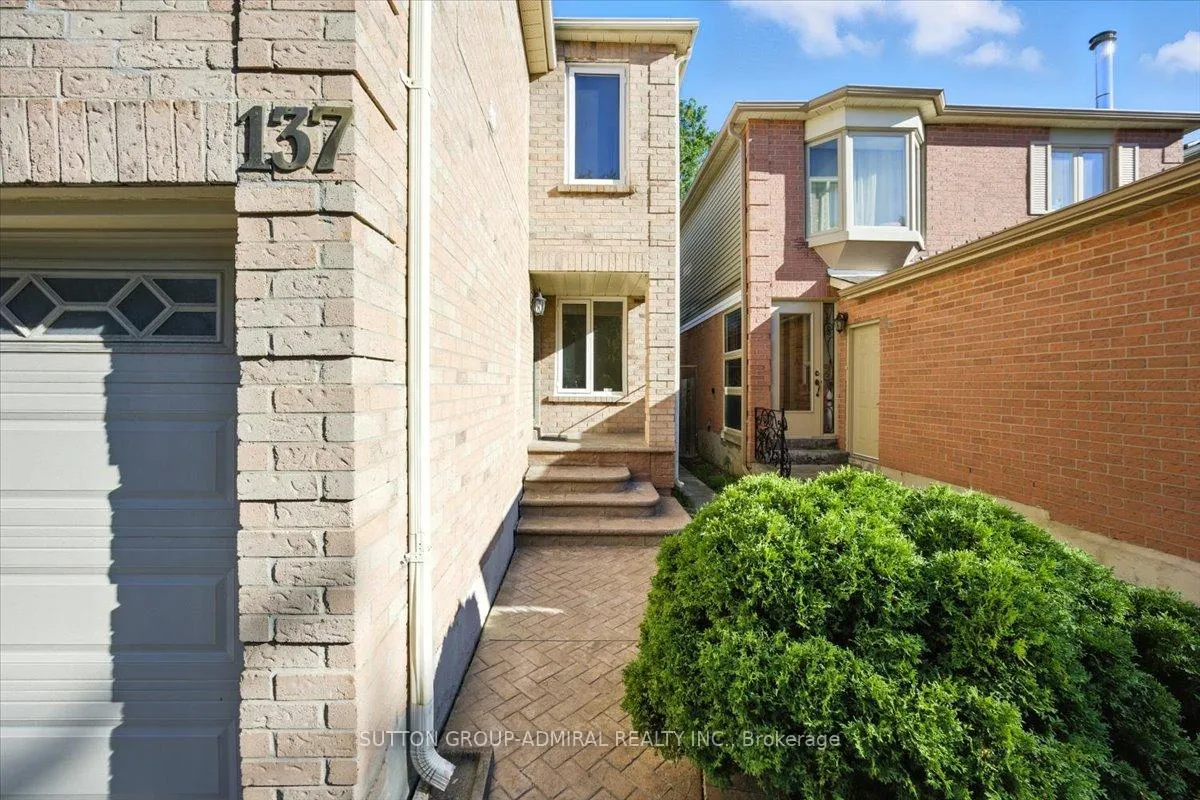 Photo 3 of 137 Chelwood Drive, Vaughan, Brownridge — HOMEH