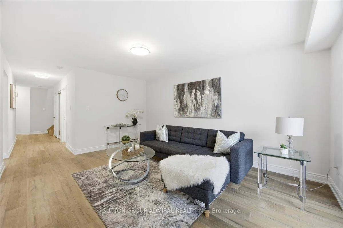 Photo 6 of 137 Chelwood Drive, Vaughan, Brownridge — HOMEH