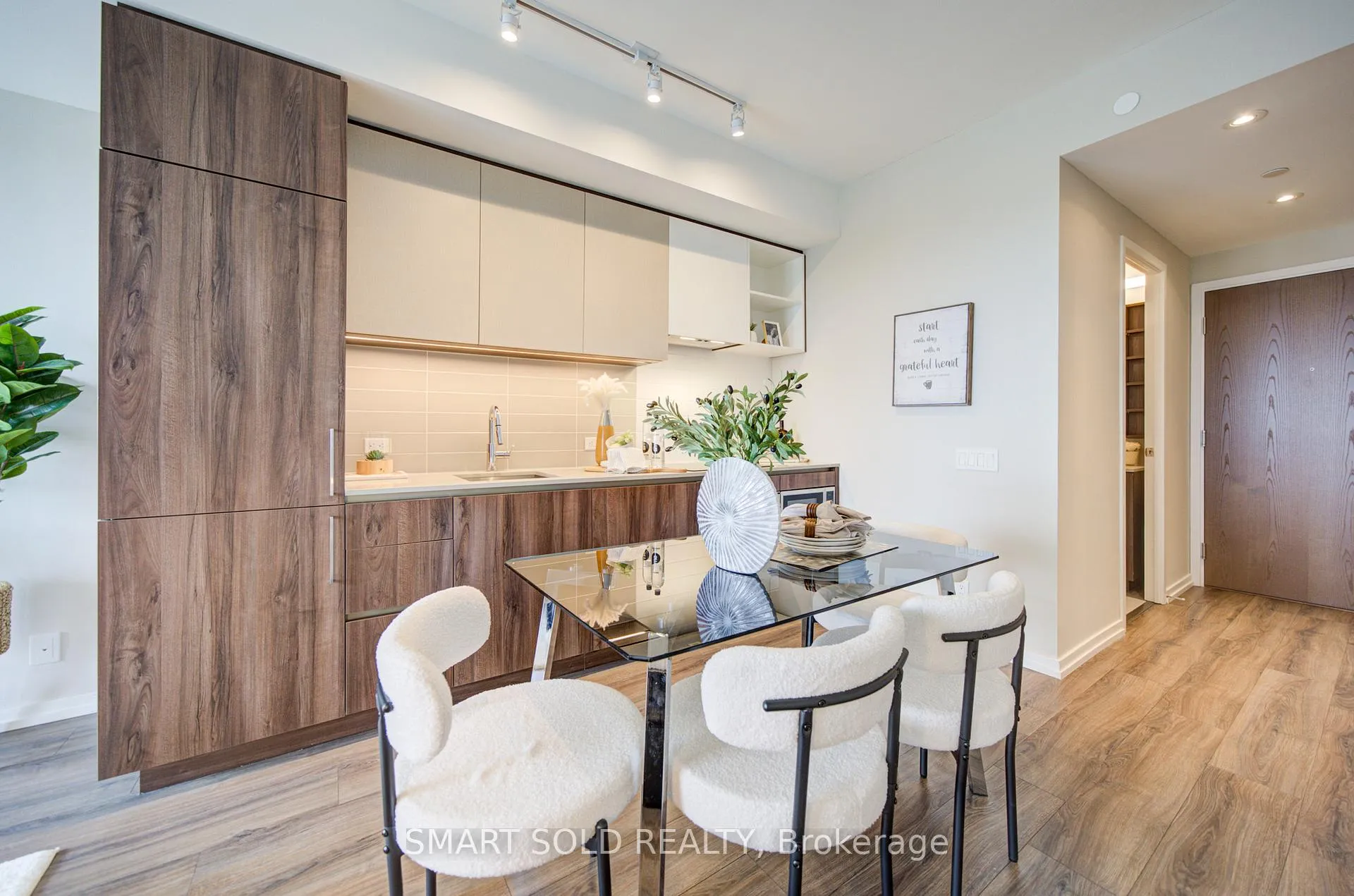 Photo 4 of Unit 1807, 1000 Portage Parkway, Vaughan, Vaughan Corporate Centre — HOMEH