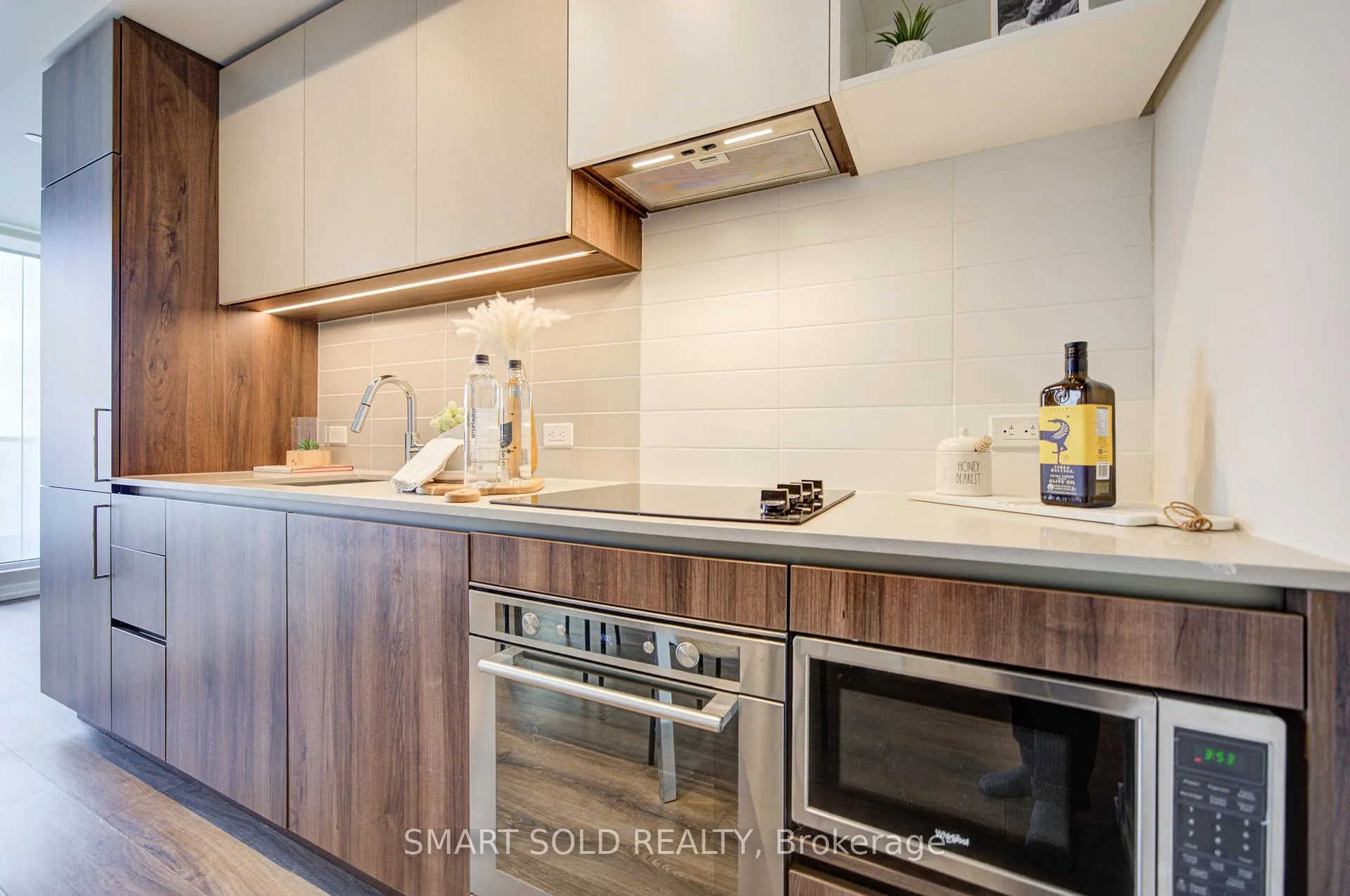 Photo 6 of Unit 1807, 1000 Portage Parkway, Vaughan, Vaughan Corporate Centre — HOMEH