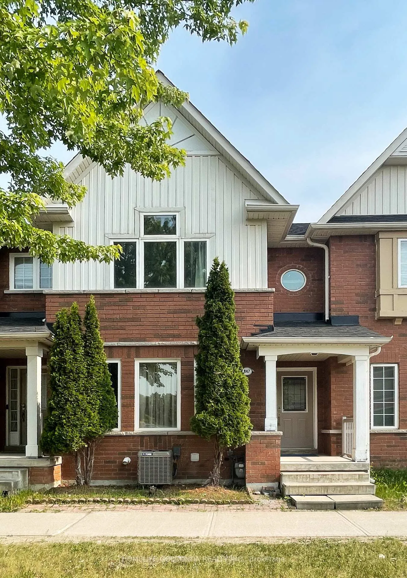 Front of 847 Bur Oak Avenue