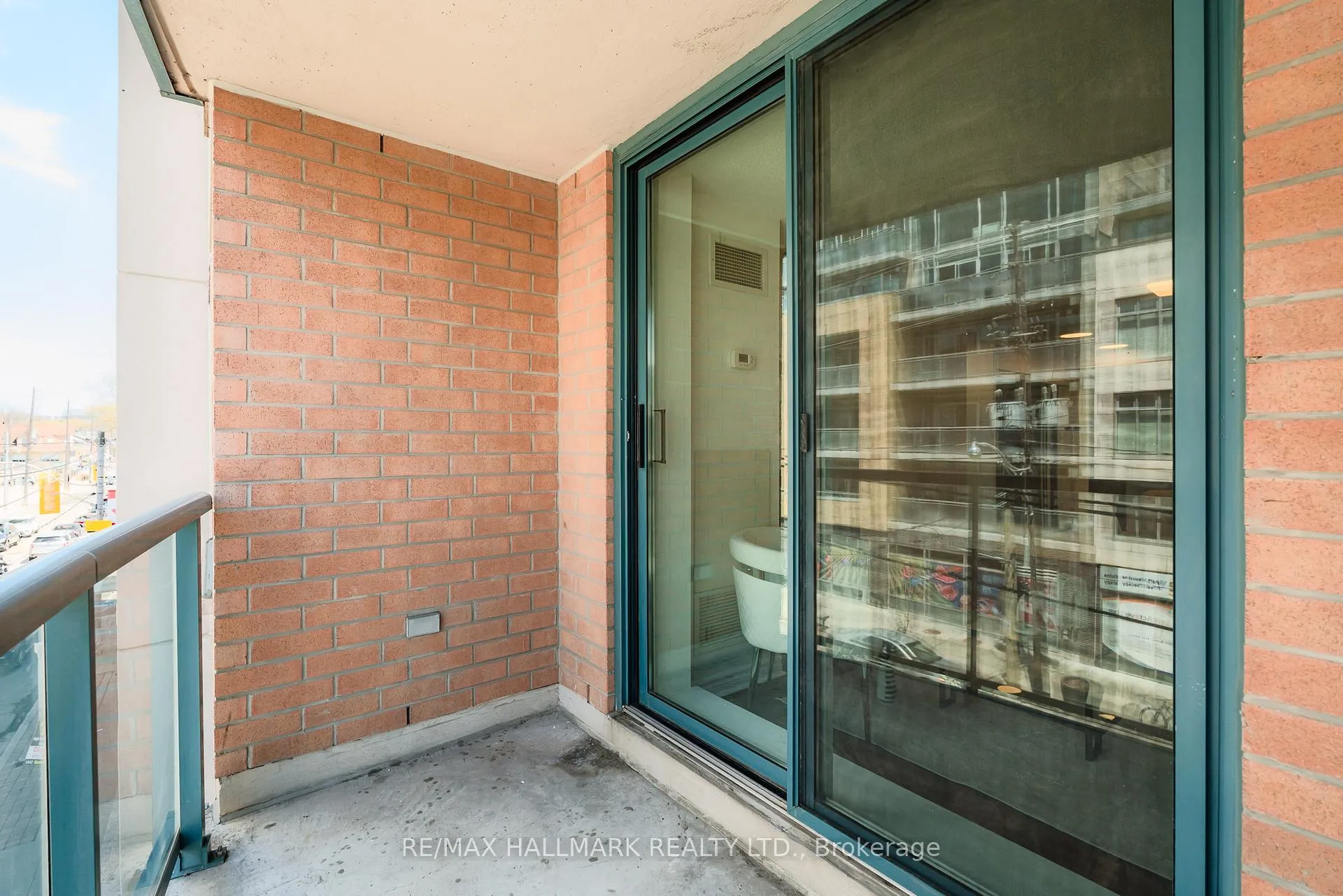 Photo 4 of Unit 311, 1863 Queen Street E, Toronto, The Beaches — HOMEH