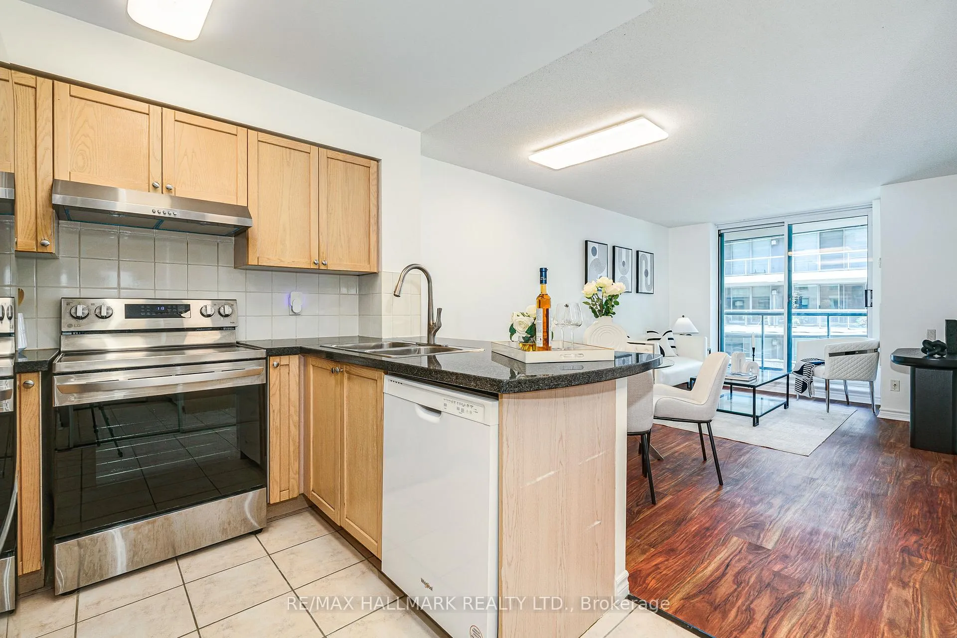 Photo 12 of Unit 311, 1863 Queen Street E, Toronto, The Beaches — HOMEH