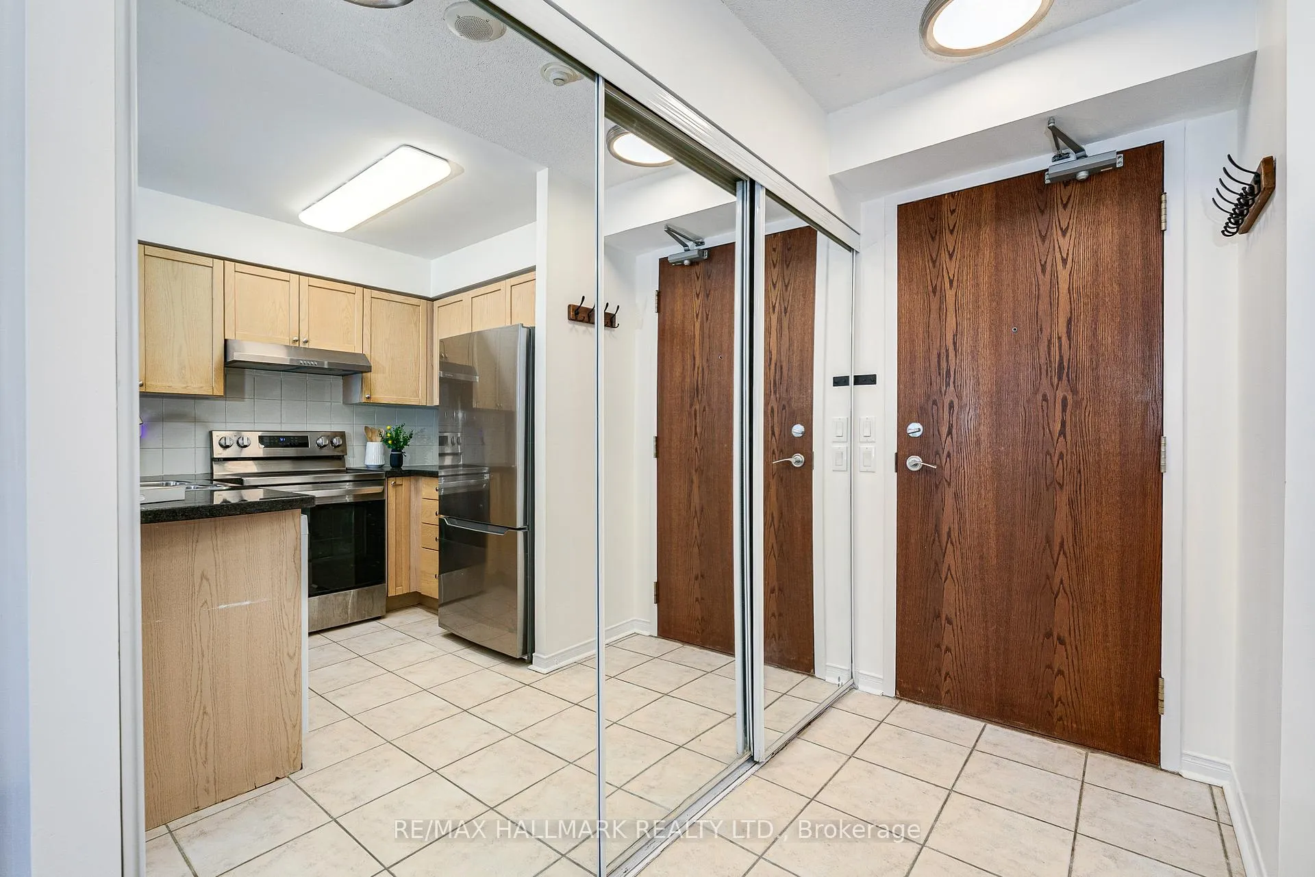 Photo 13 of Unit 311, 1863 Queen Street E, Toronto, The Beaches — HOMEH