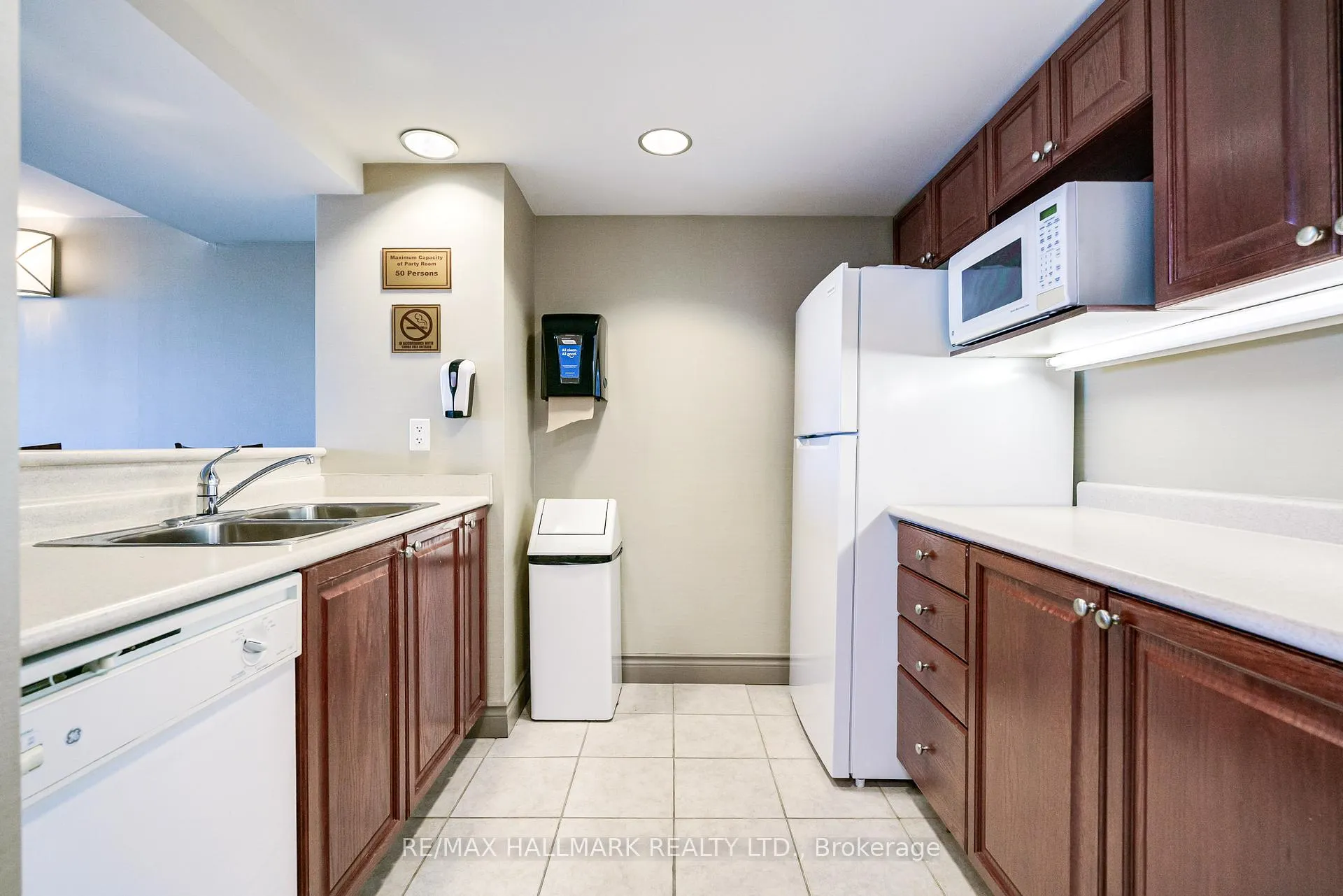 Photo 33 of Unit 311, 1863 Queen Street E, Toronto, The Beaches — HOMEH