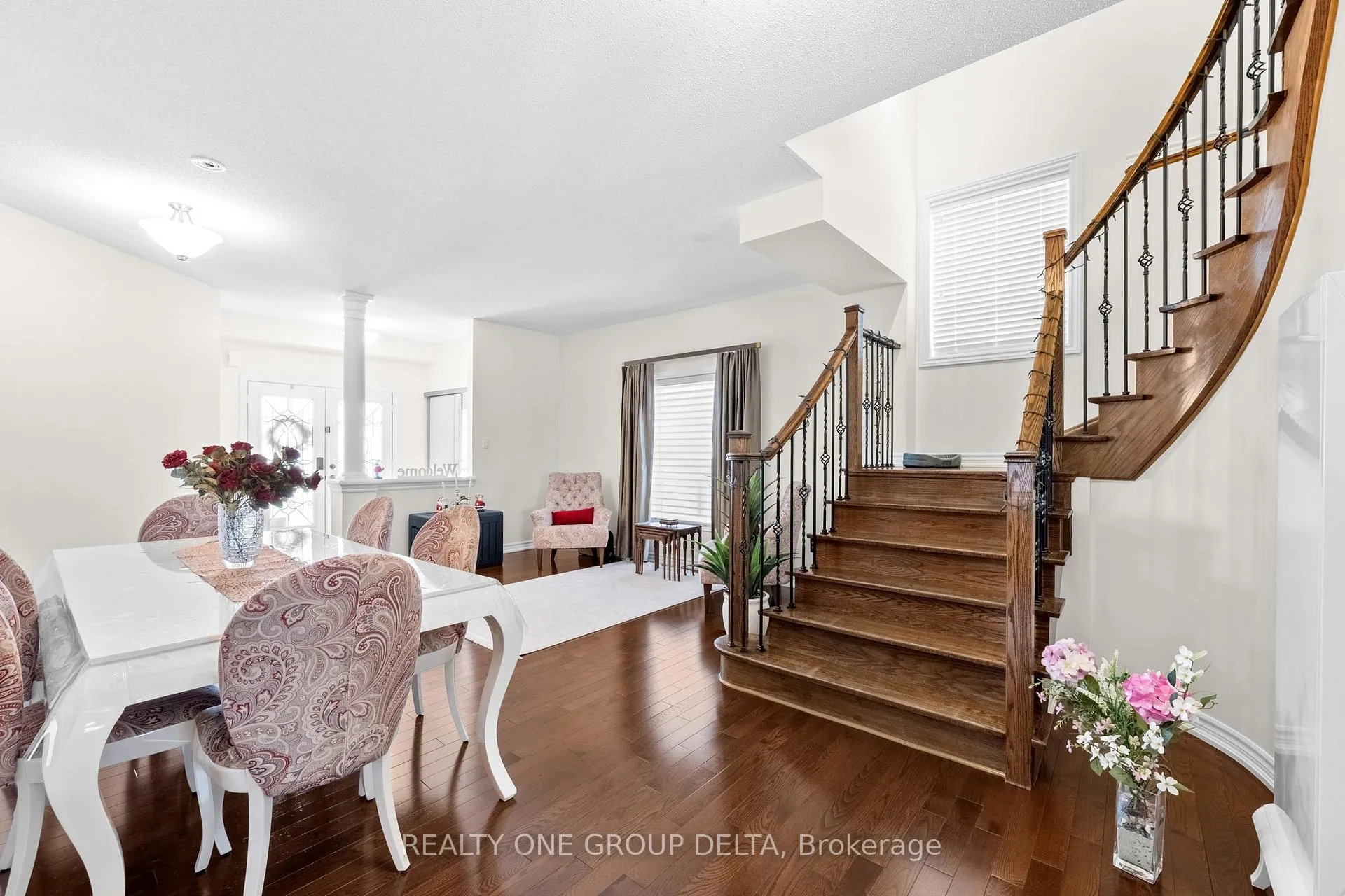 Photo 6 of 8 Charlemagne Avenue, Barrie, Innis-Shore — HOMEH