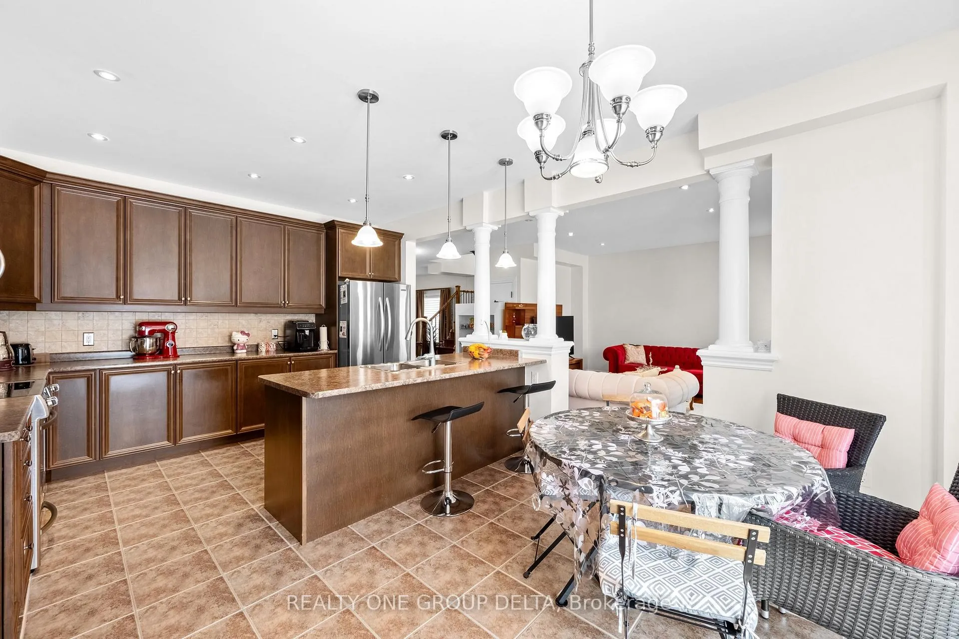 Photo 12 of 8 Charlemagne Avenue, Barrie, Innis-Shore — HOMEH