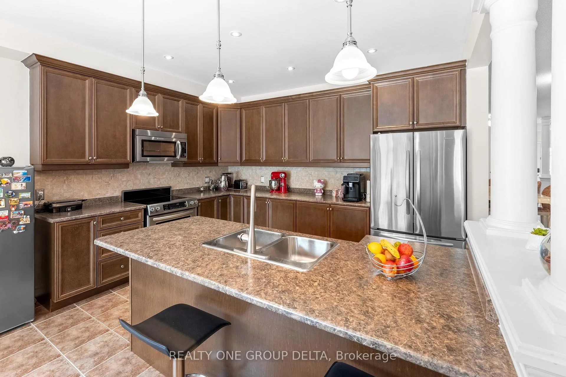 Photo 14 of 8 Charlemagne Avenue, Barrie, Innis-Shore — HOMEH