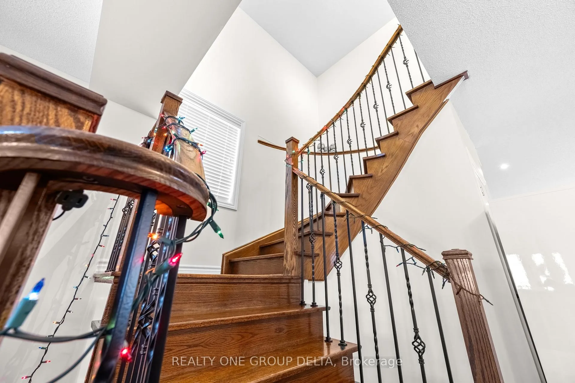 Photo 19 of 8 Charlemagne Avenue, Barrie, Innis-Shore — HOMEH