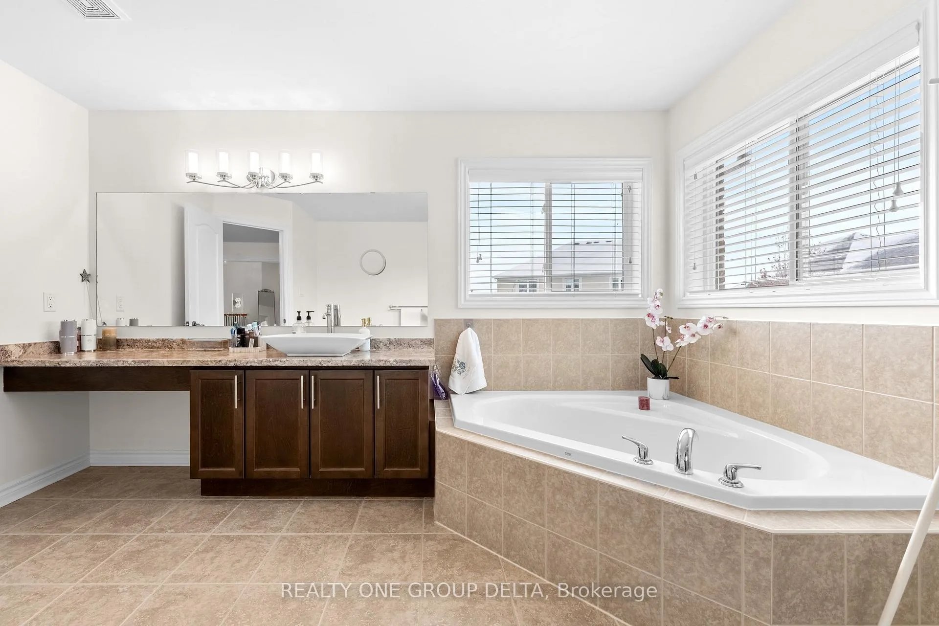 Photo 24 of 8 Charlemagne Avenue, Barrie, Innis-Shore — HOMEH