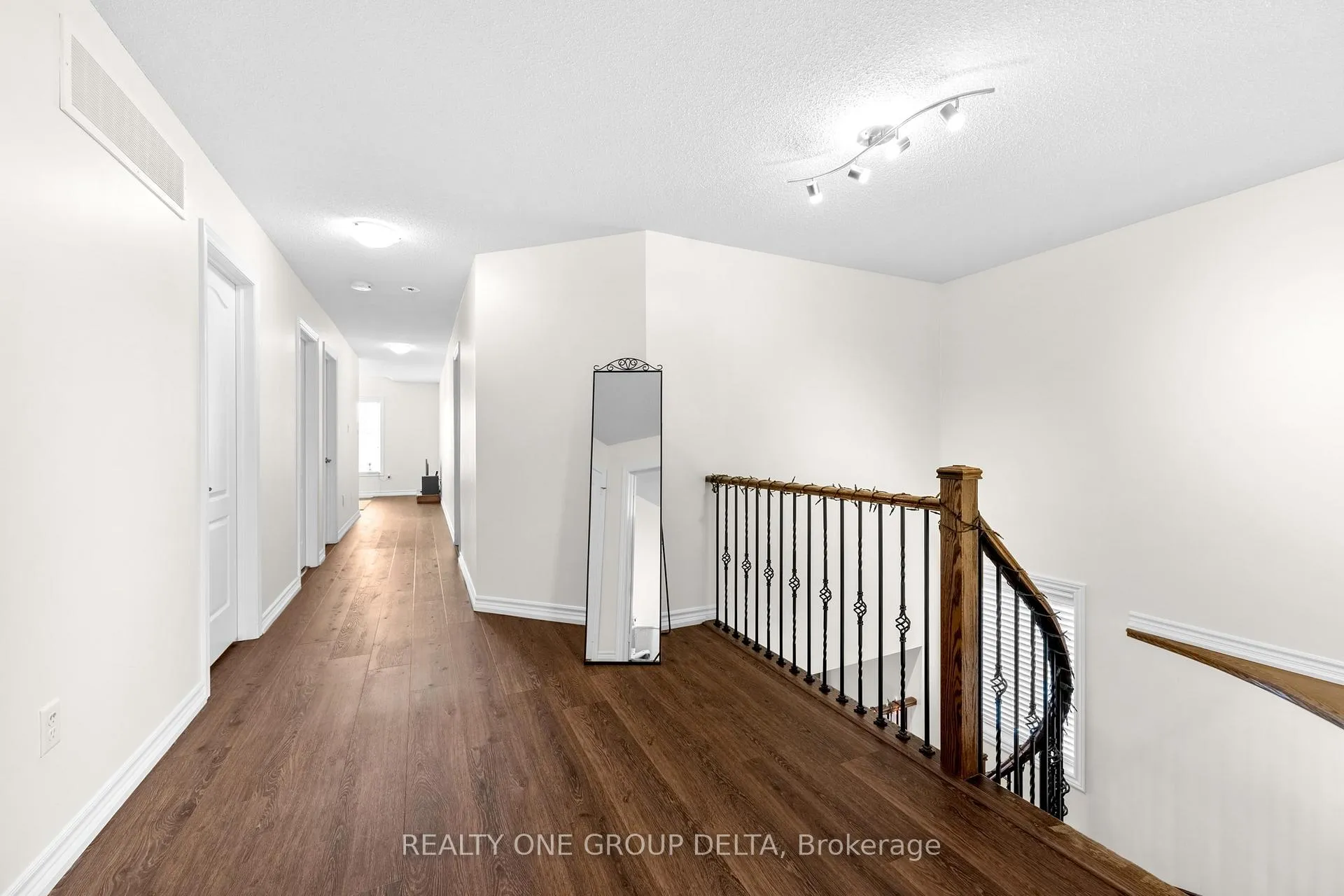 Photo 26 of 8 Charlemagne Avenue, Barrie, Innis-Shore — HOMEH
