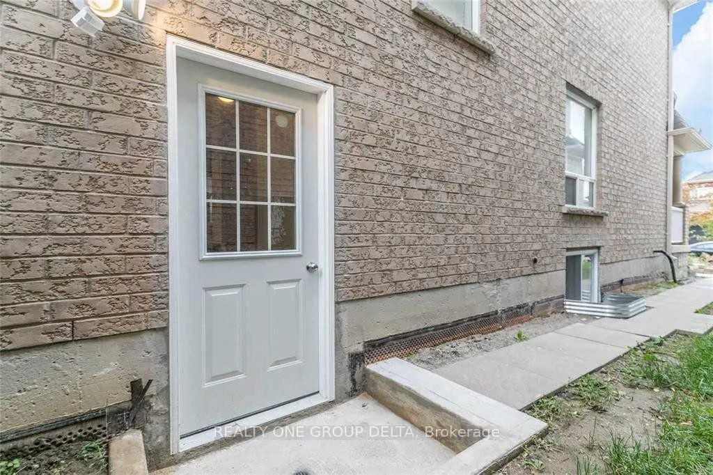 Photo 35 of 8 Charlemagne Avenue, Barrie, Innis-Shore — HOMEH
