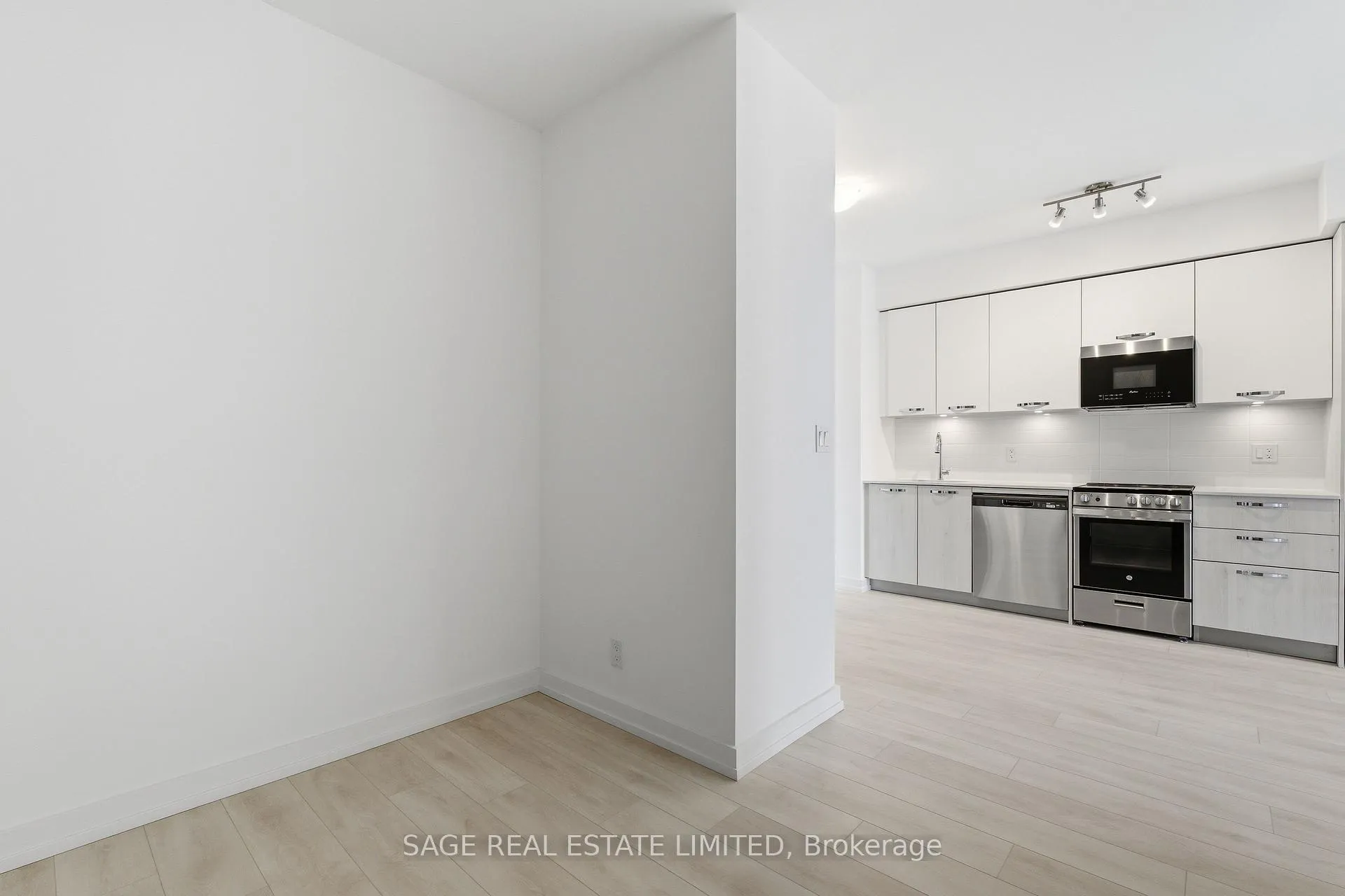 Photo 10 of Unit 711, 75 James Street S, Hamilton, Corktown — HOMEH