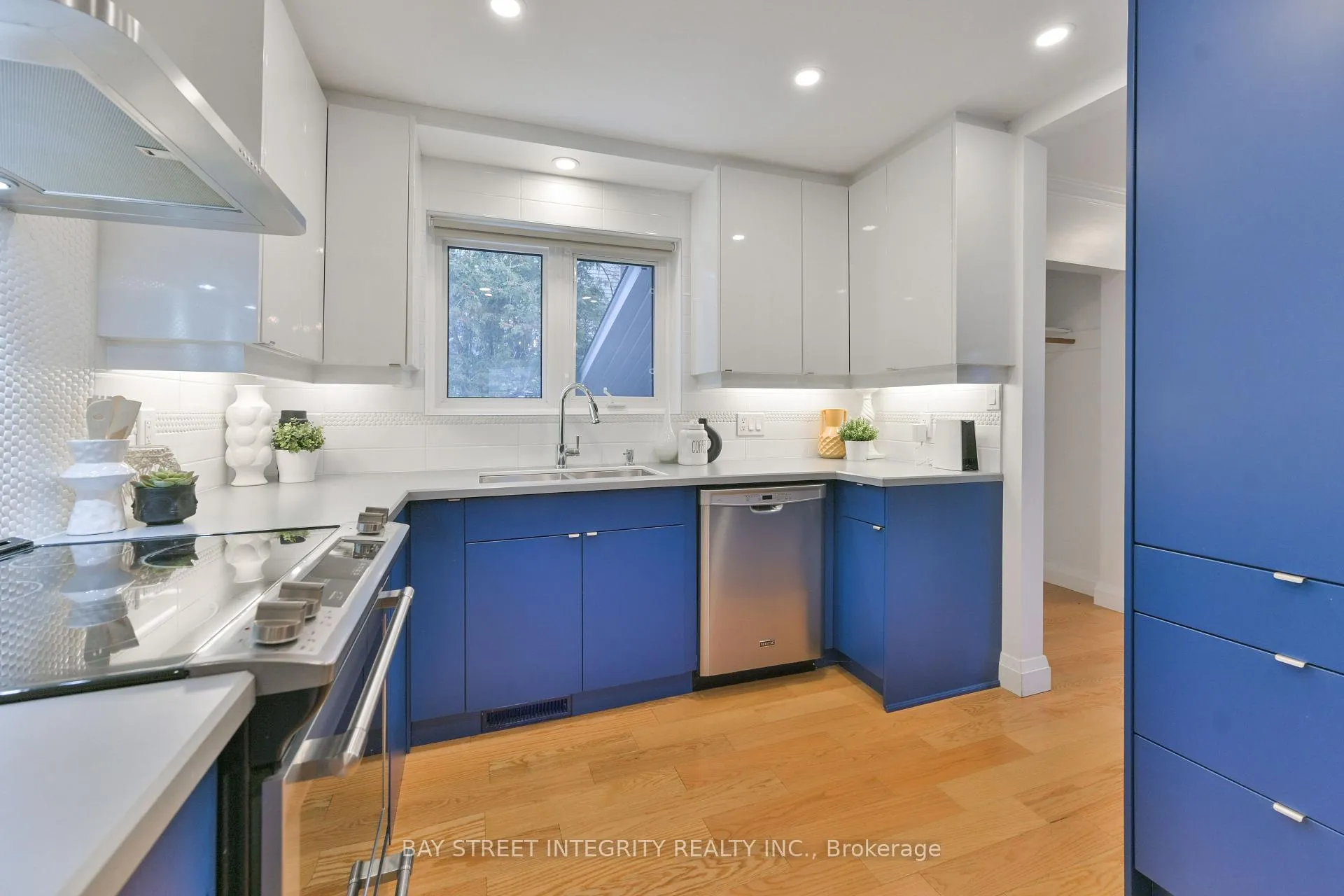 Photo 12 of 391 Maple Avenue, Oakville, Old Oakville — HOMEH