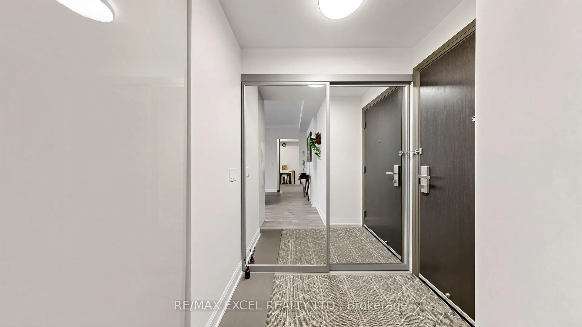 Photo 6 of Unit 1005, 8 Water Walk Drive, Markham, Unionville — HOMEH