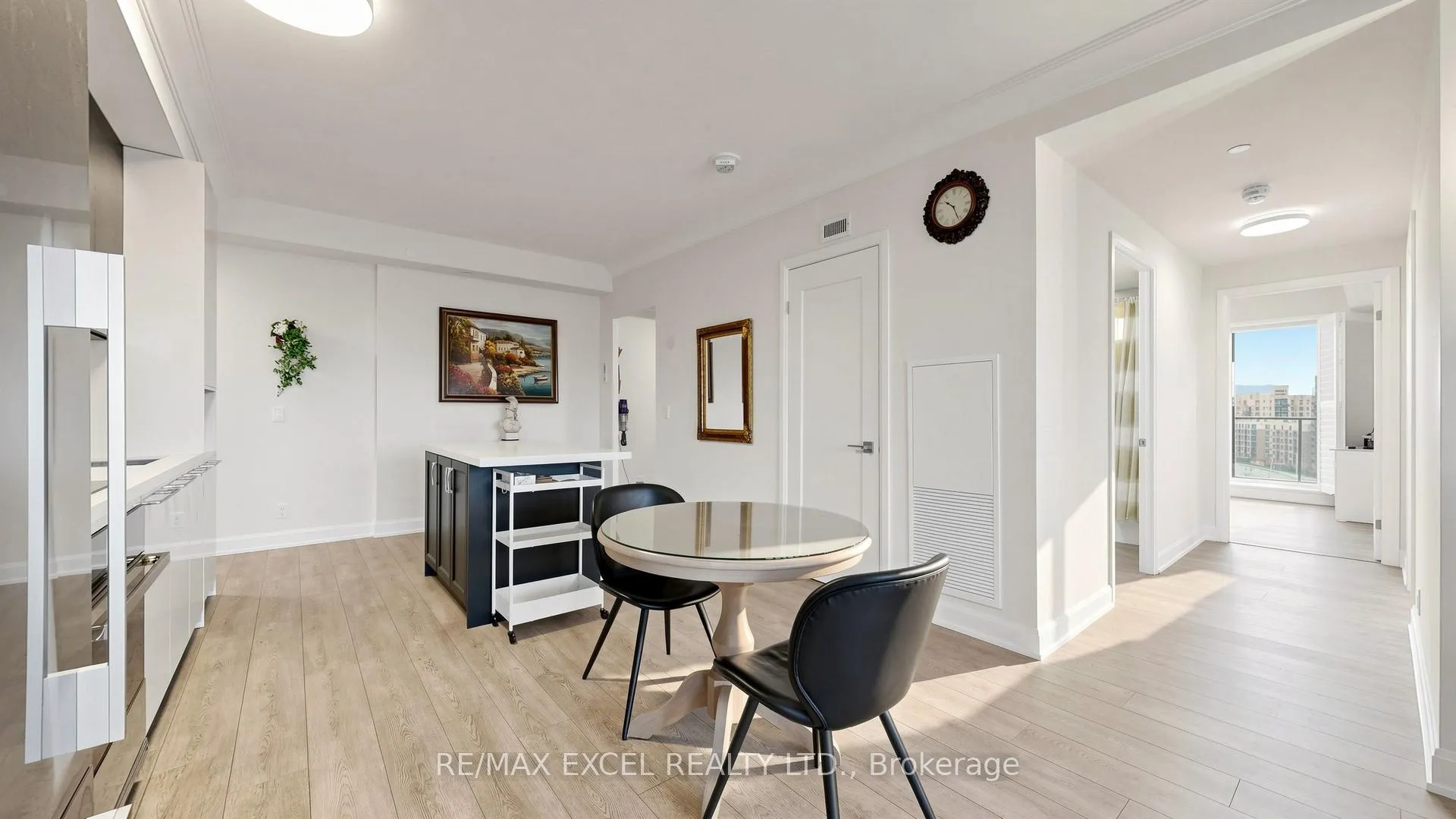 Photo 14 of Unit 1005, 8 Water Walk Drive, Markham, Unionville — HOMEH