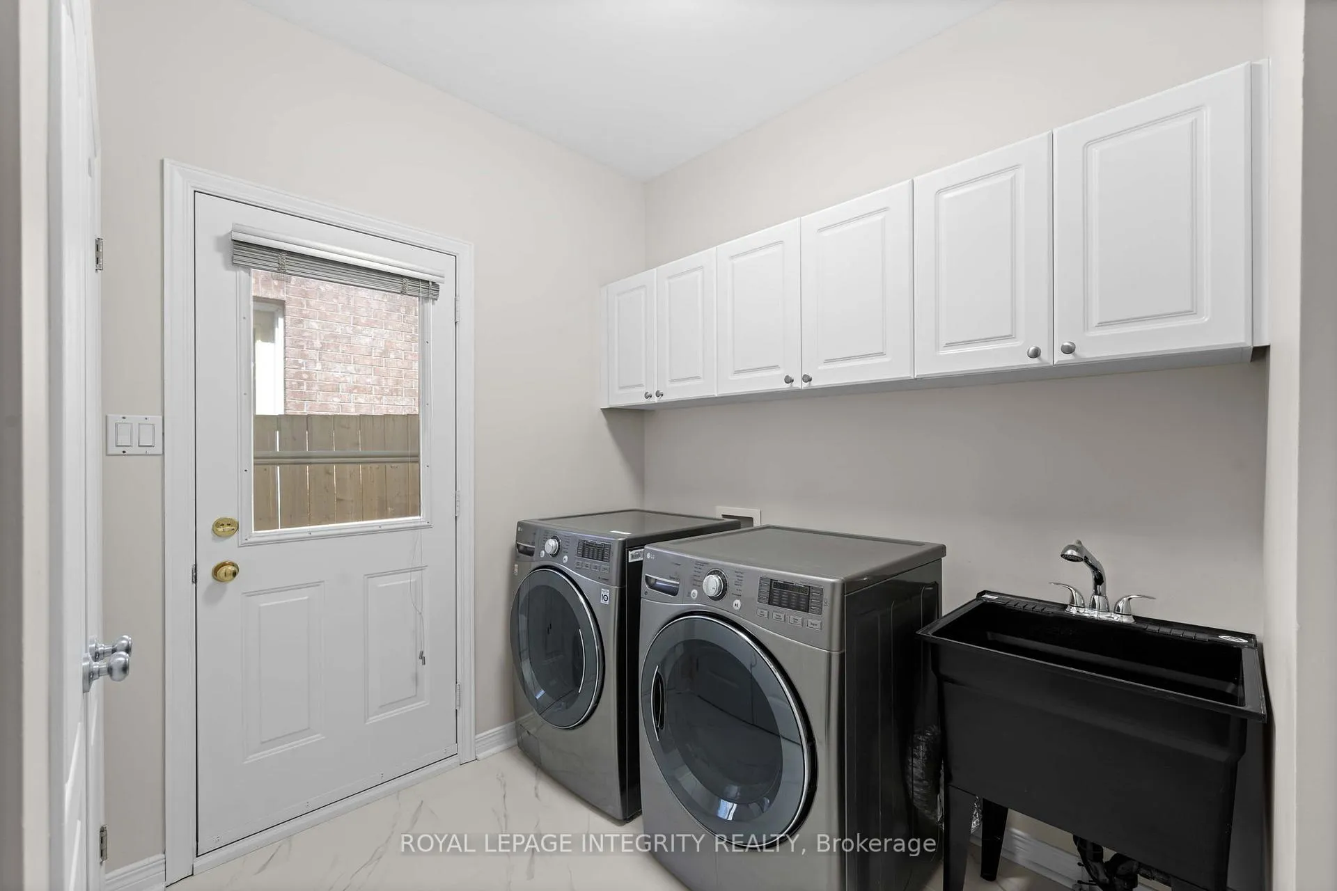 Photo 7 of 41 Bramblewood Crescent N, Ottawa, Kanata - Bridlewood — HOMEH