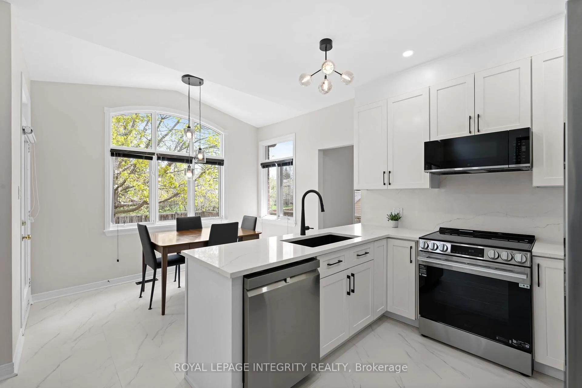 Photo 15 of 41 Bramblewood Crescent N, Ottawa, Kanata - Bridlewood — HOMEH