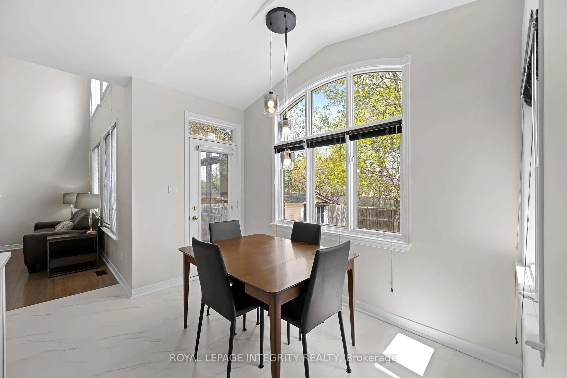 Photo 17 of 41 Bramblewood Crescent N, Ottawa, Kanata - Bridlewood — HOMEH