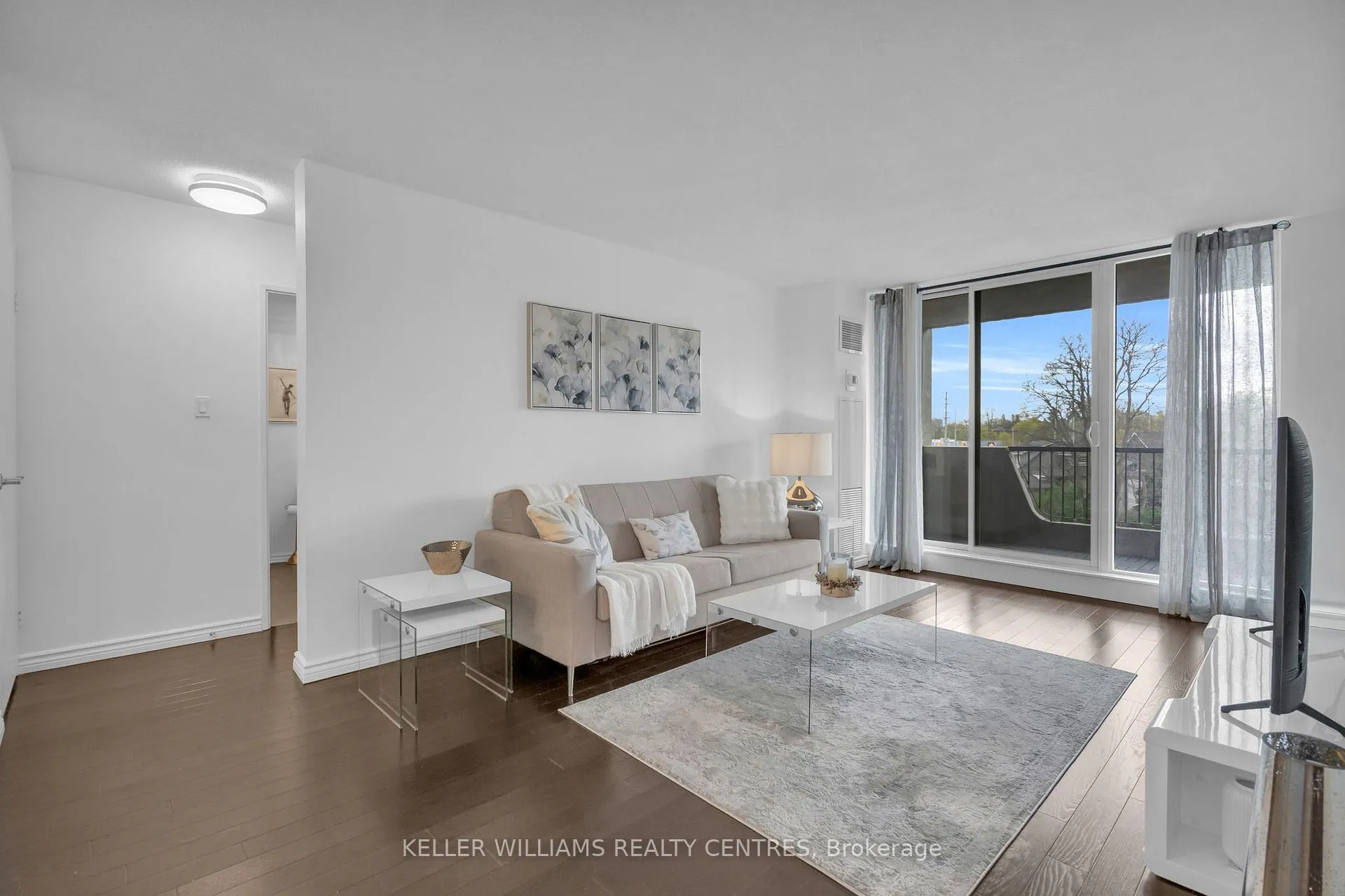 Front of Unit 407, 7811 Yonge Street