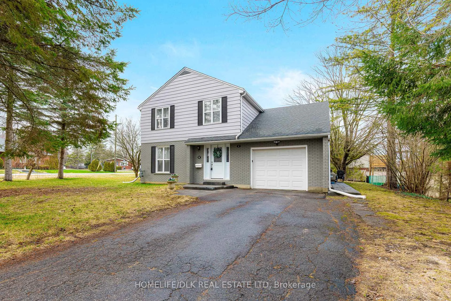 Photo 3 of 4 Baxter Drive, Brockville — HOMEH