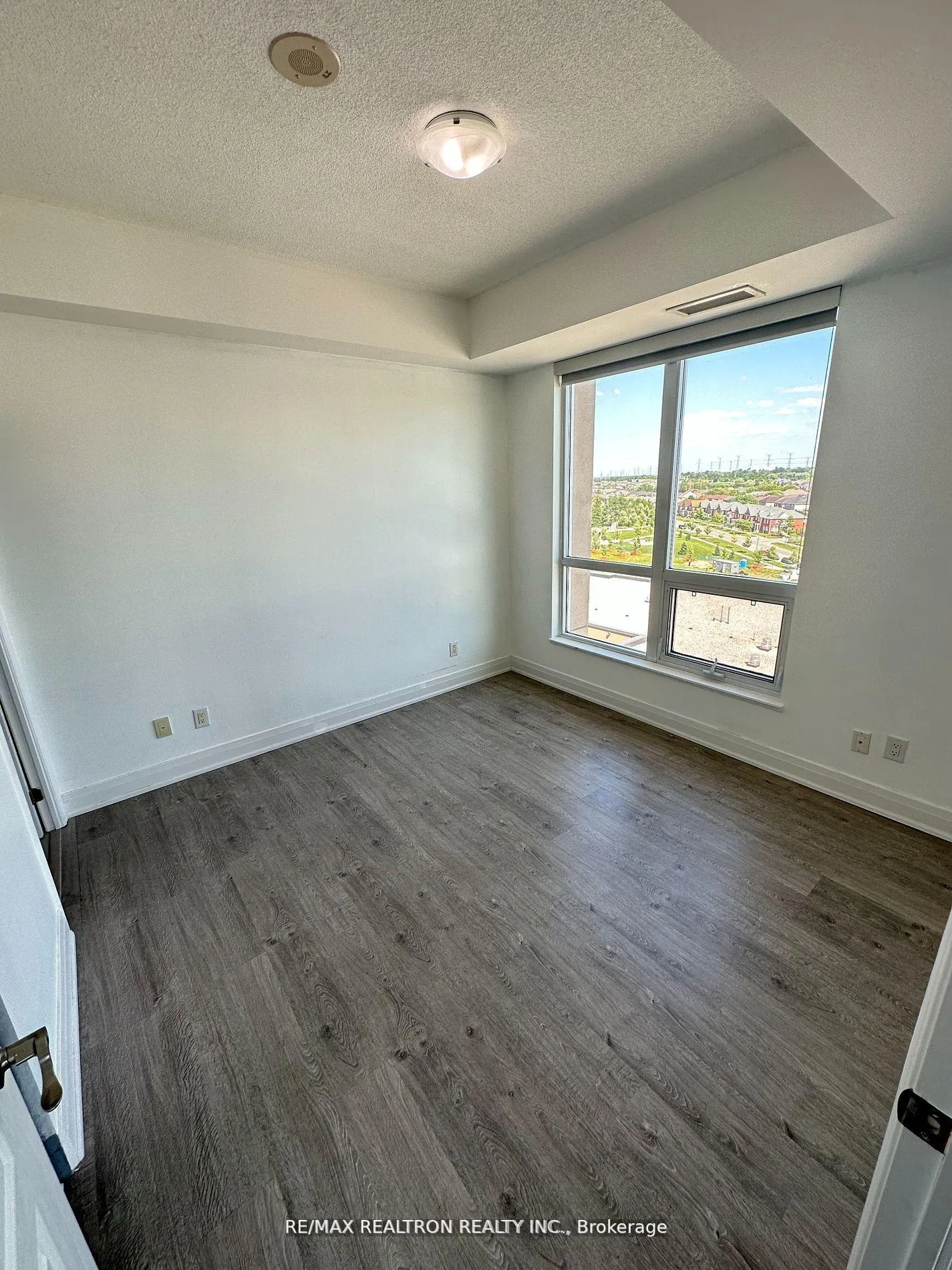 Photo 5 of 8323 Kennedy Road, Markham, Village Green-South Unionville — HOMEH