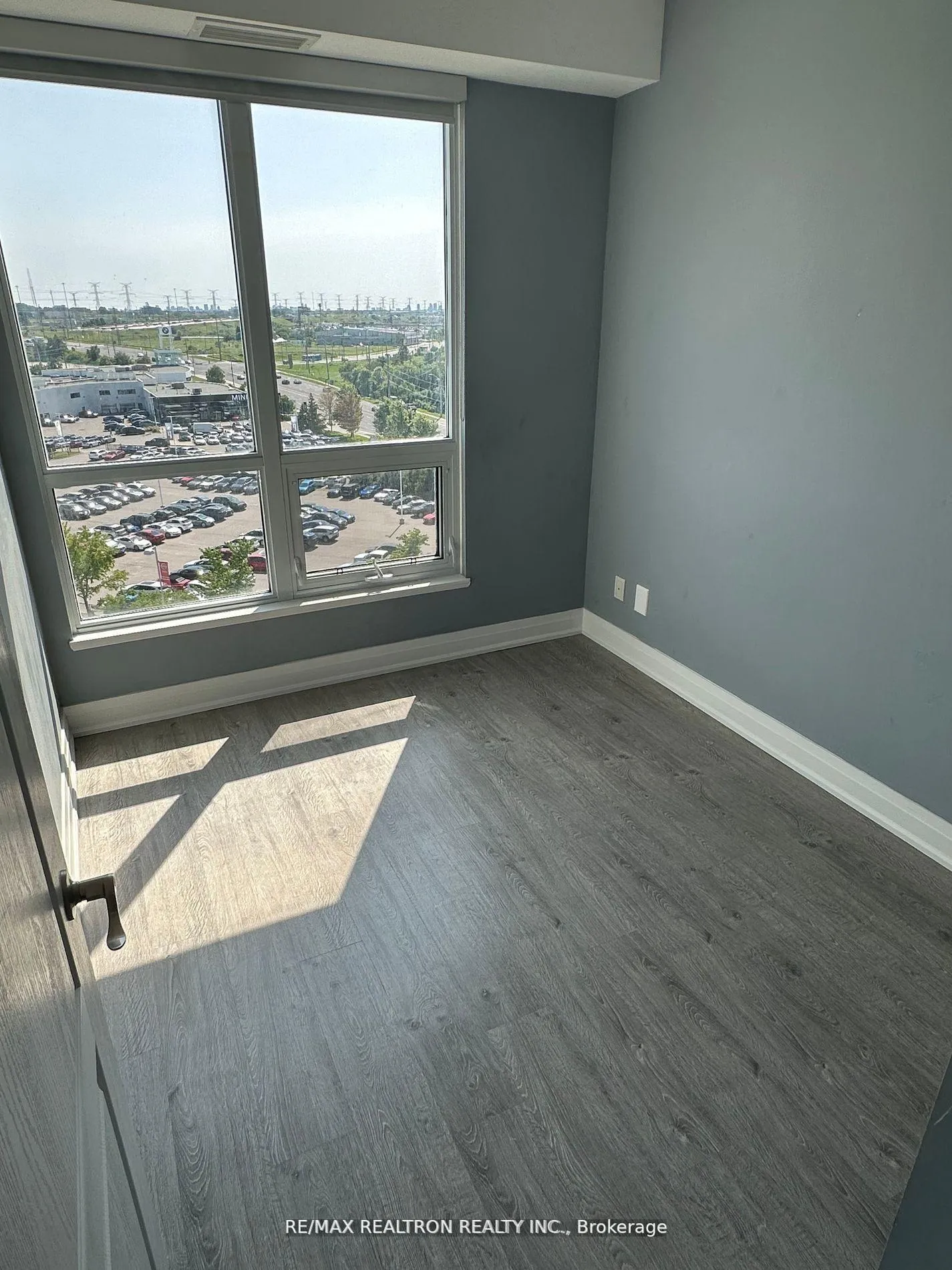 Photo 7 of 8323 Kennedy Road, Markham, Village Green-South Unionville — HOMEH