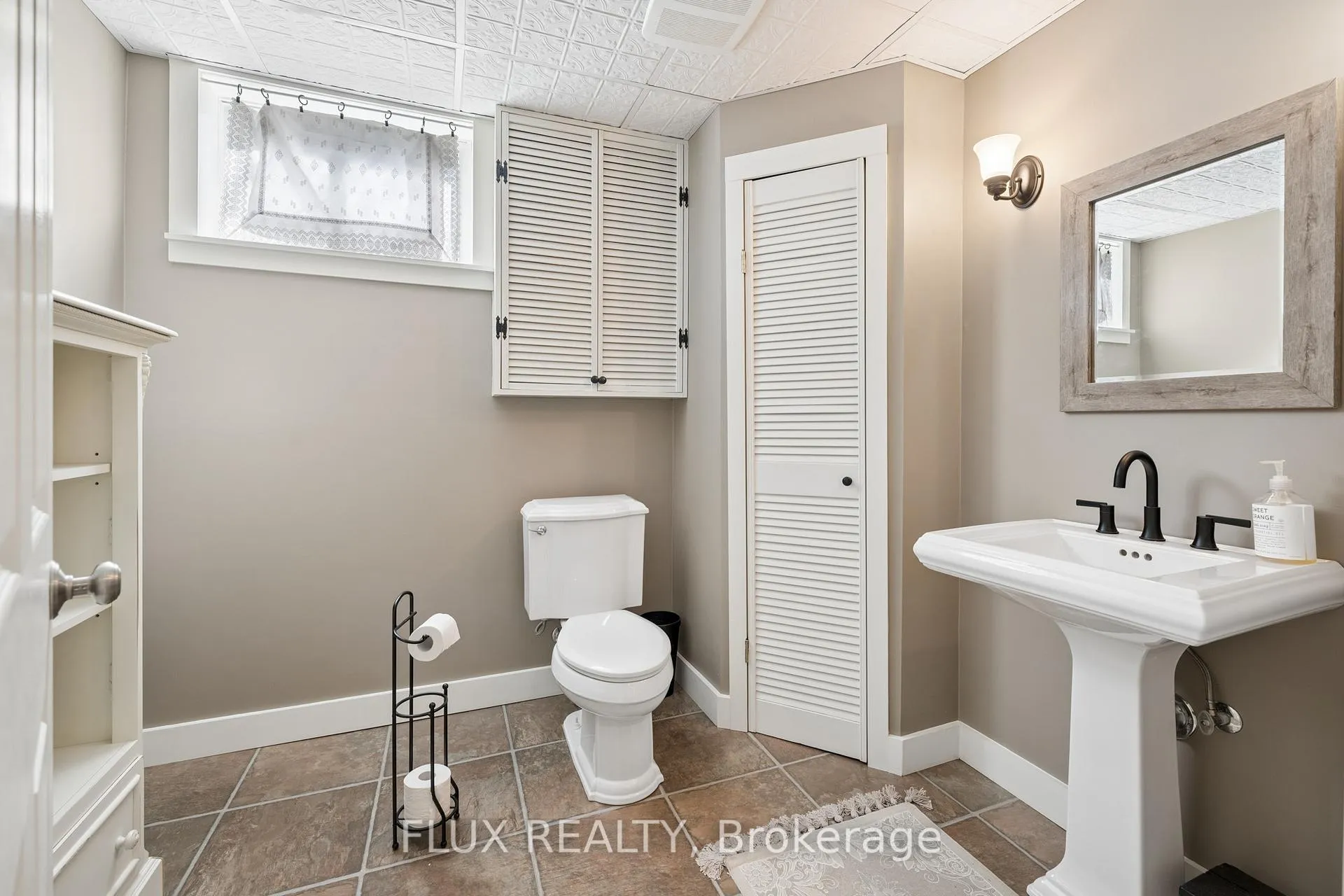 Photo 37 of 1033 Sunset Drive, Wellesley — HOMEH