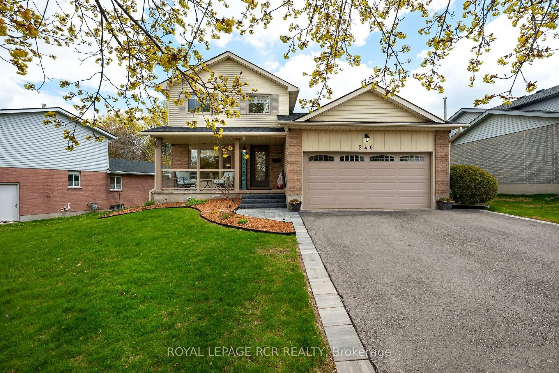 Photo 1 of 240 Oakwood Crescent, Orangeville — HOMEH