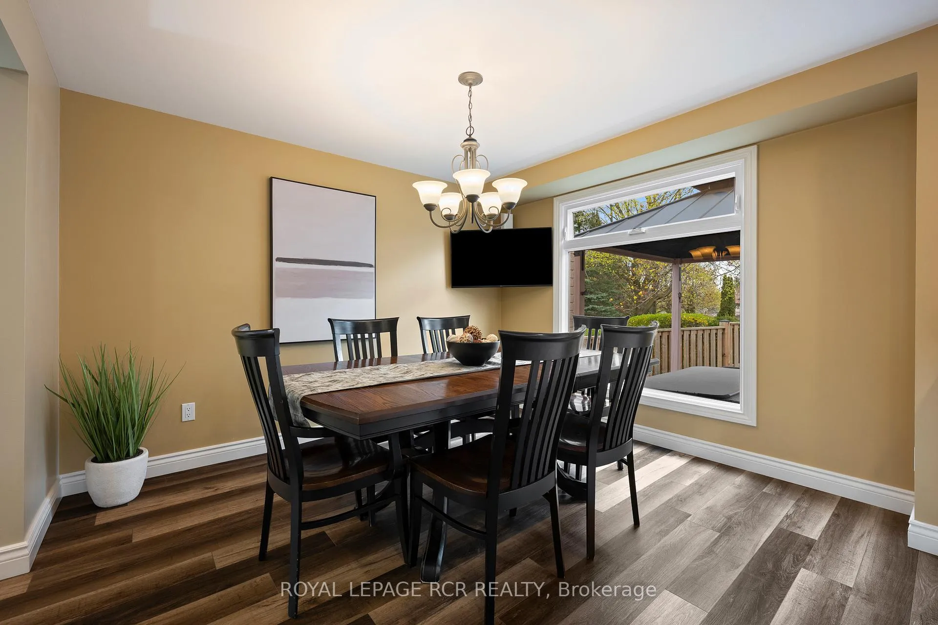 Photo 7 of 240 Oakwood Crescent, Orangeville — HOMEH