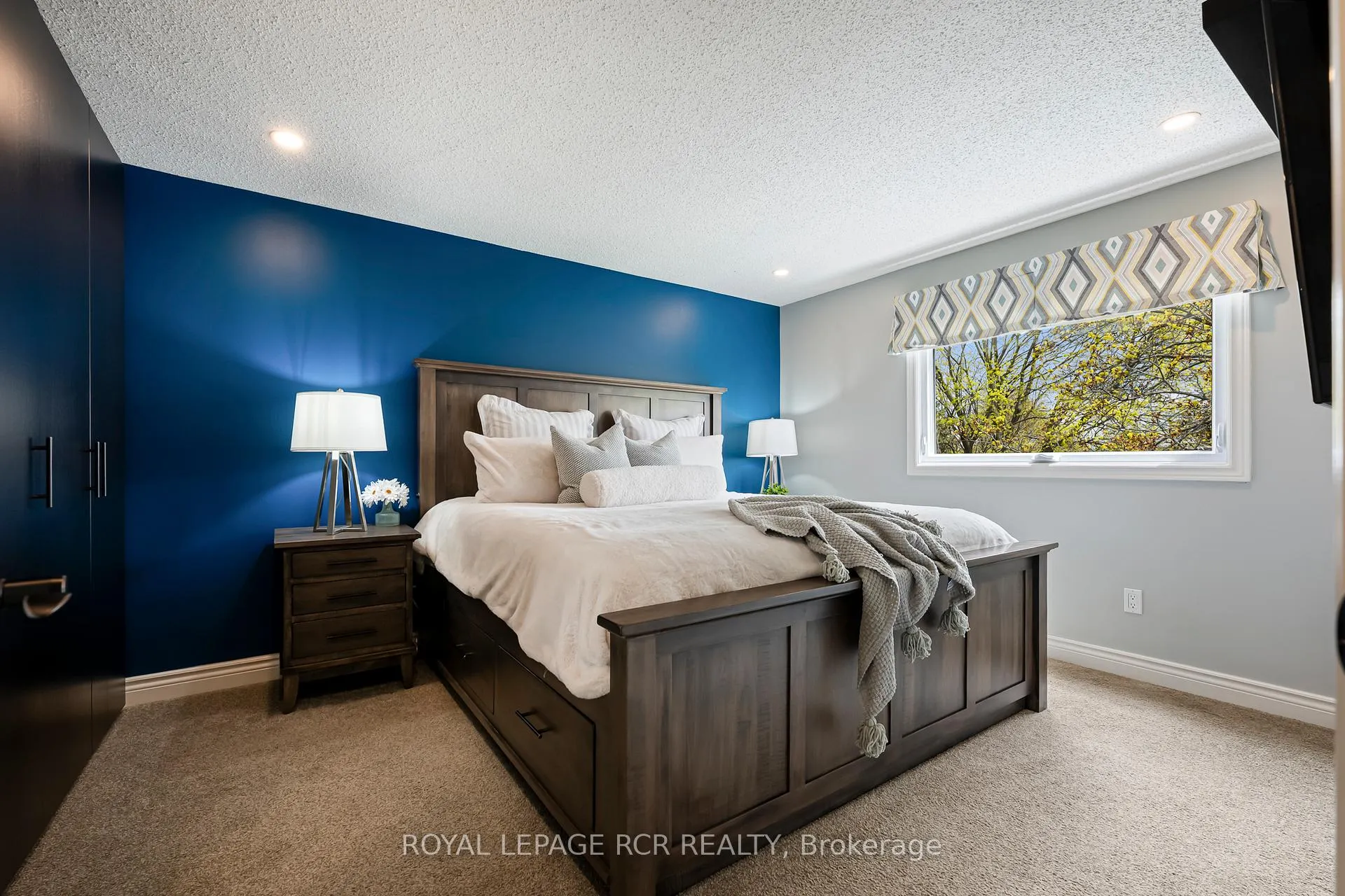 Photo 10 of 240 Oakwood Crescent, Orangeville — HOMEH