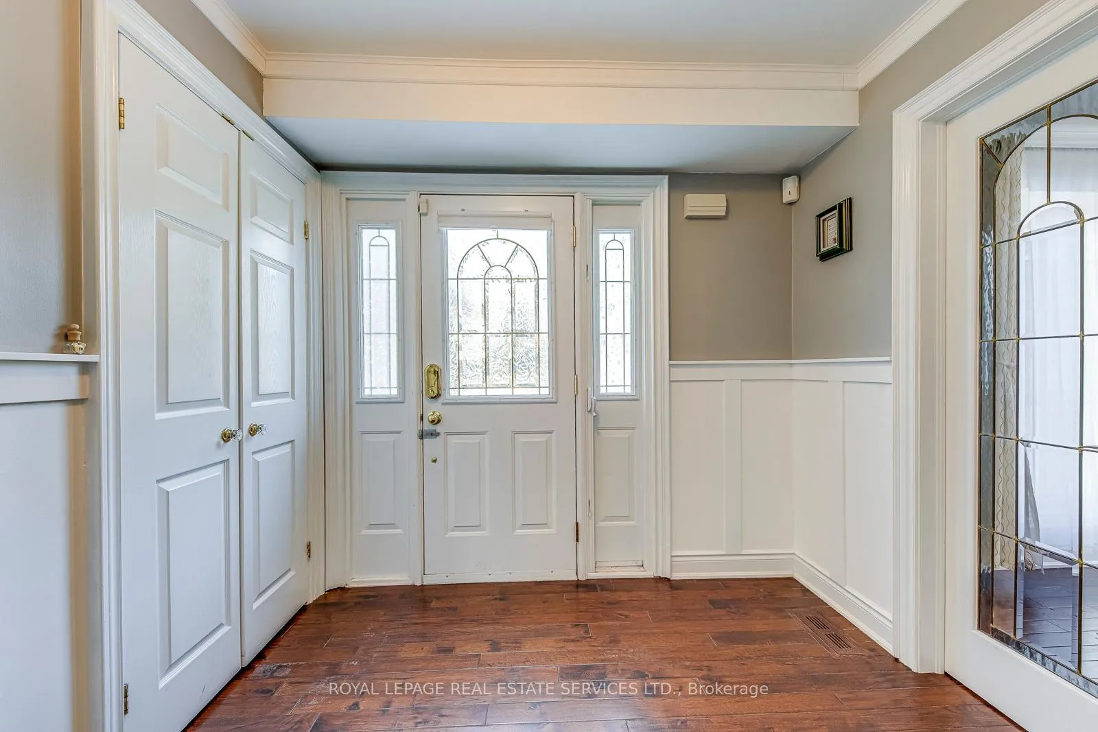 Photo 2 of 1462 Grand Boulevard, Oakville, Falgarwood — HOMEH