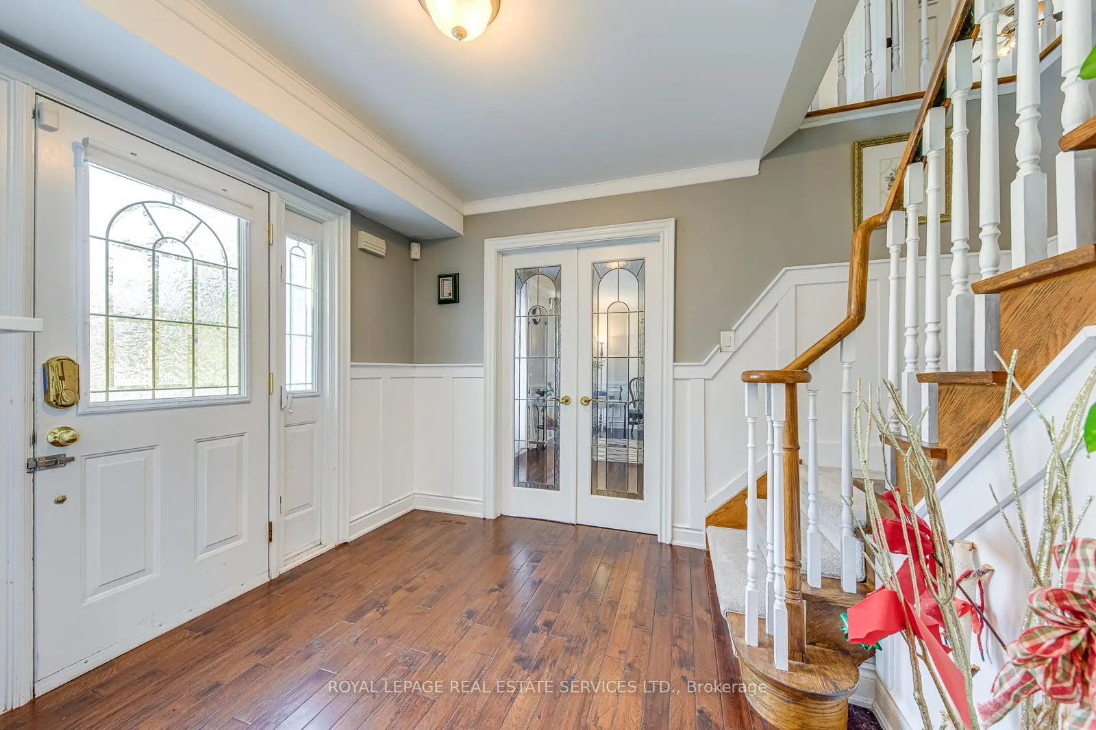 Photo 3 of 1462 Grand Boulevard, Oakville, Falgarwood — HOMEH