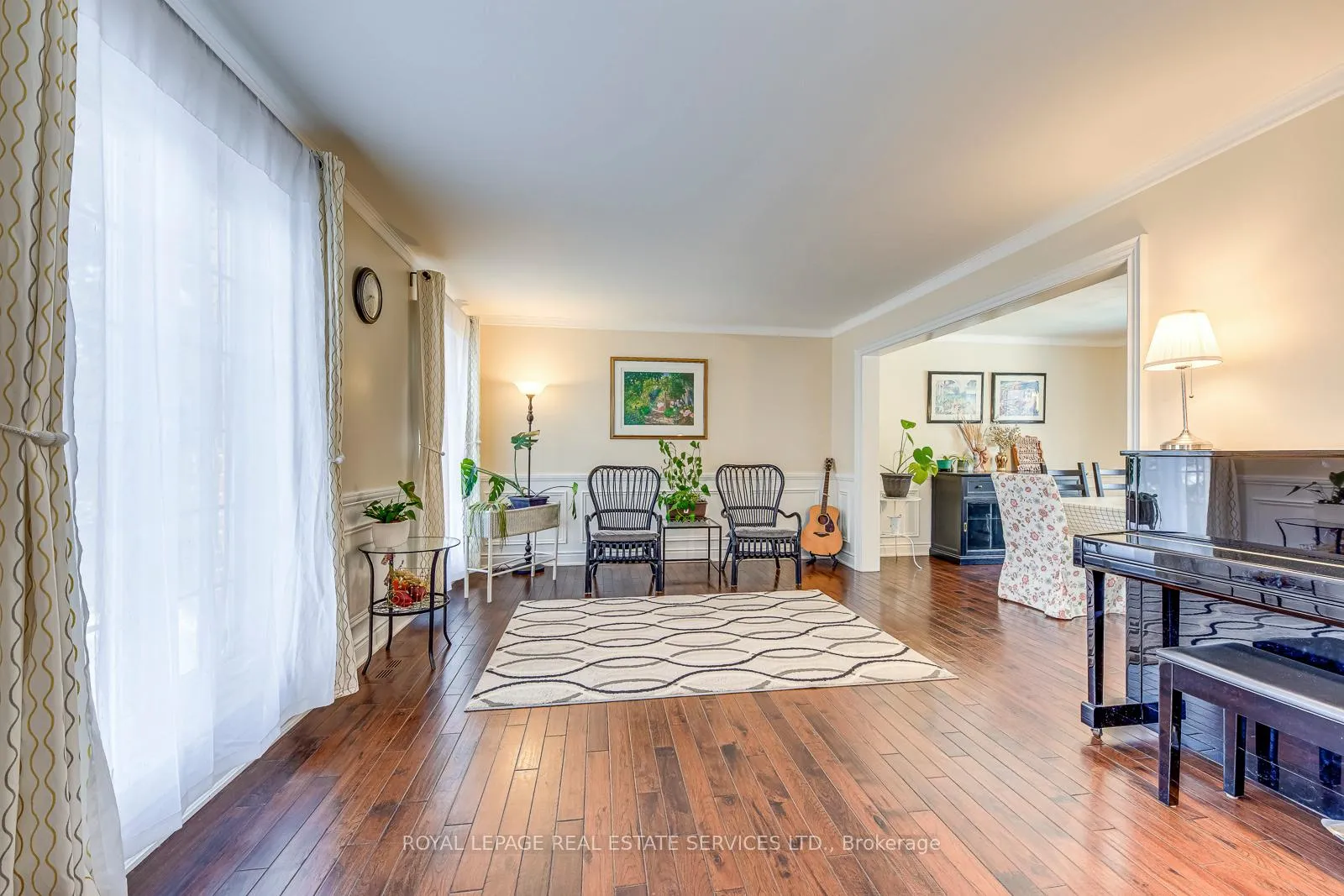 Photo 4 of 1462 Grand Boulevard, Oakville, Falgarwood — HOMEH